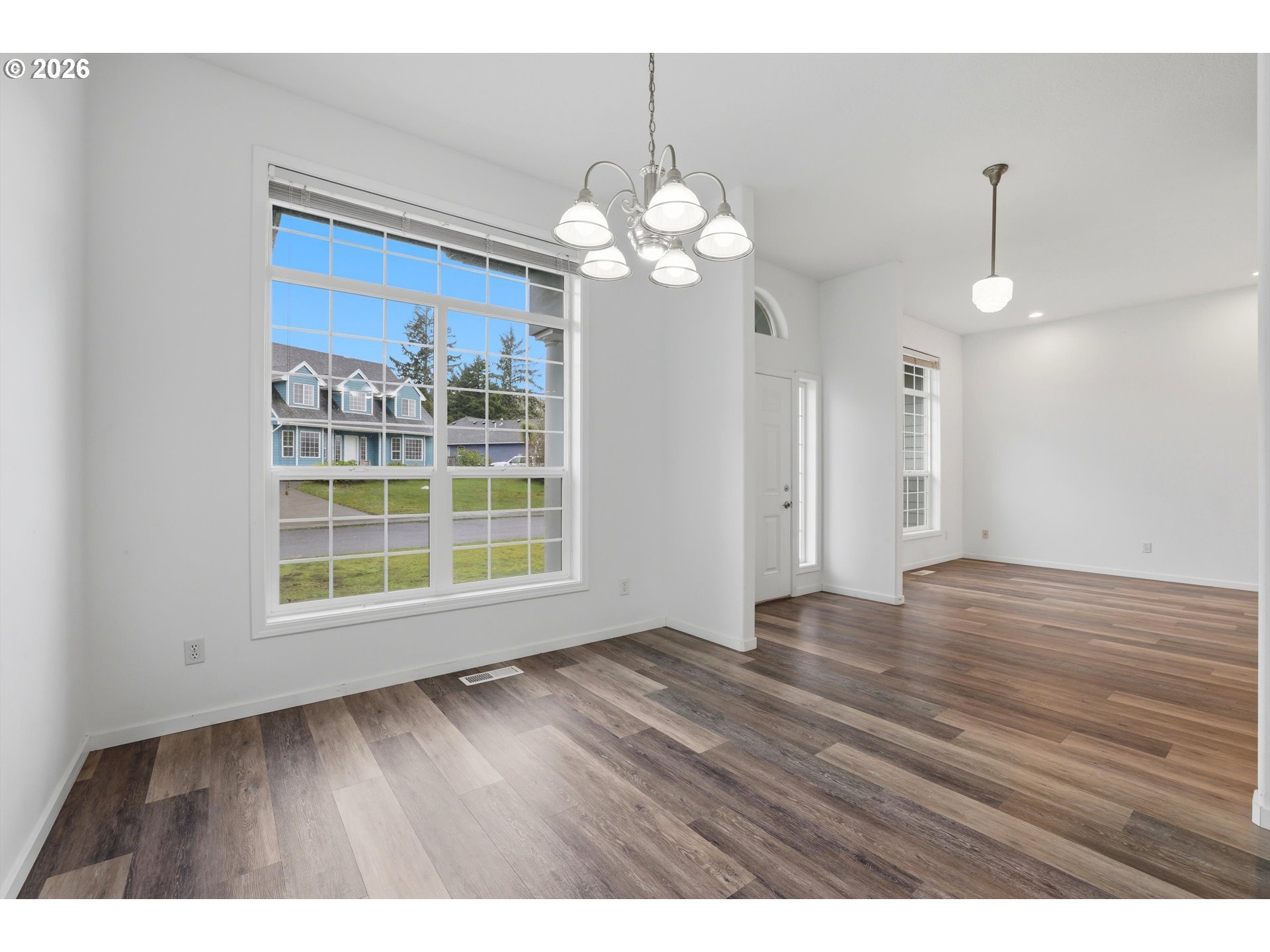 1050 PEACOCK ST