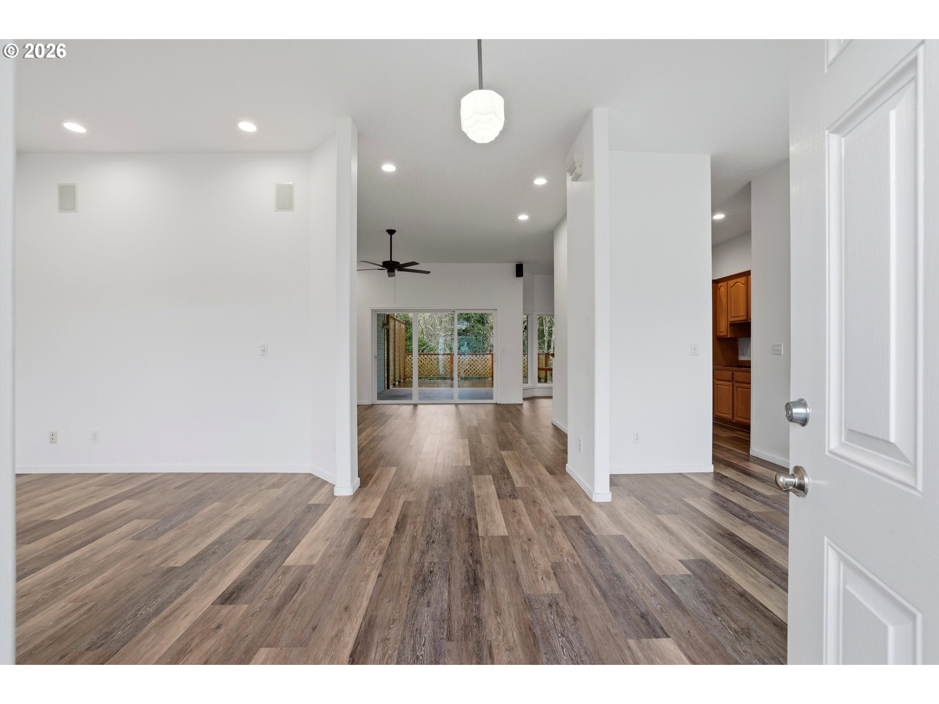 1050 PEACOCK ST
