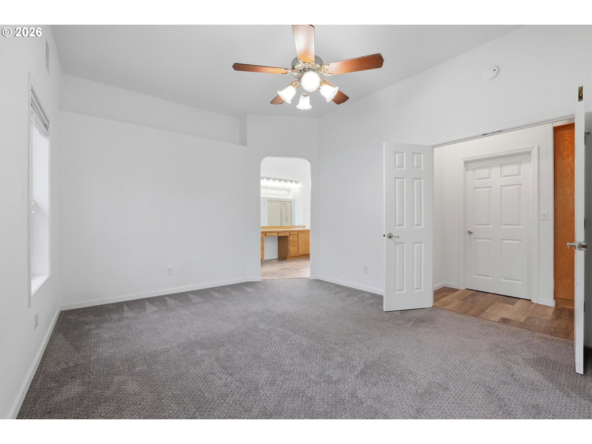 1050 PEACOCK ST