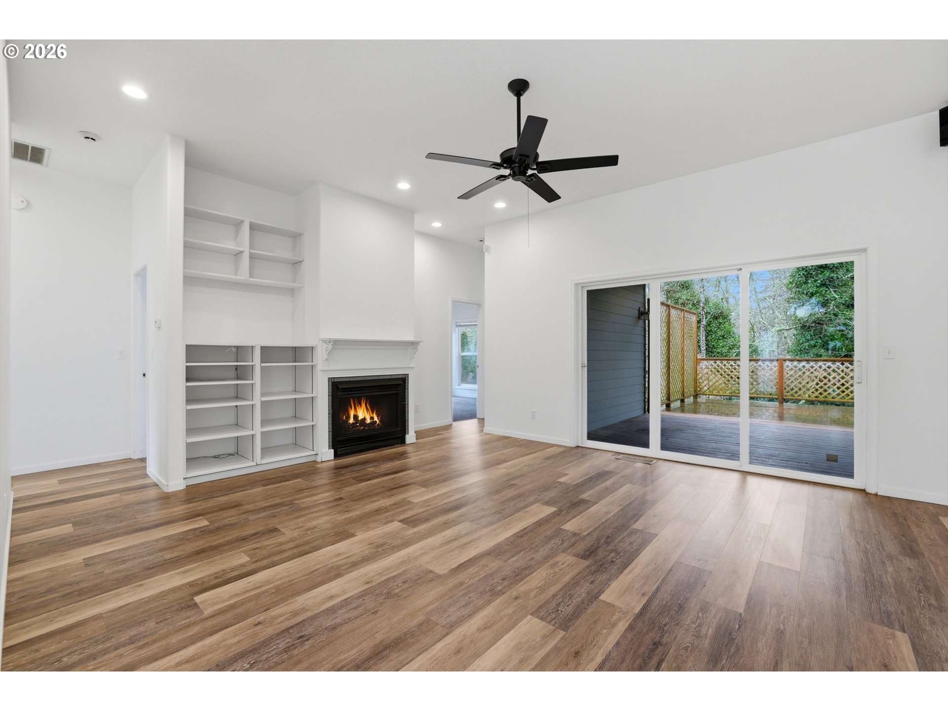 1050 PEACOCK ST