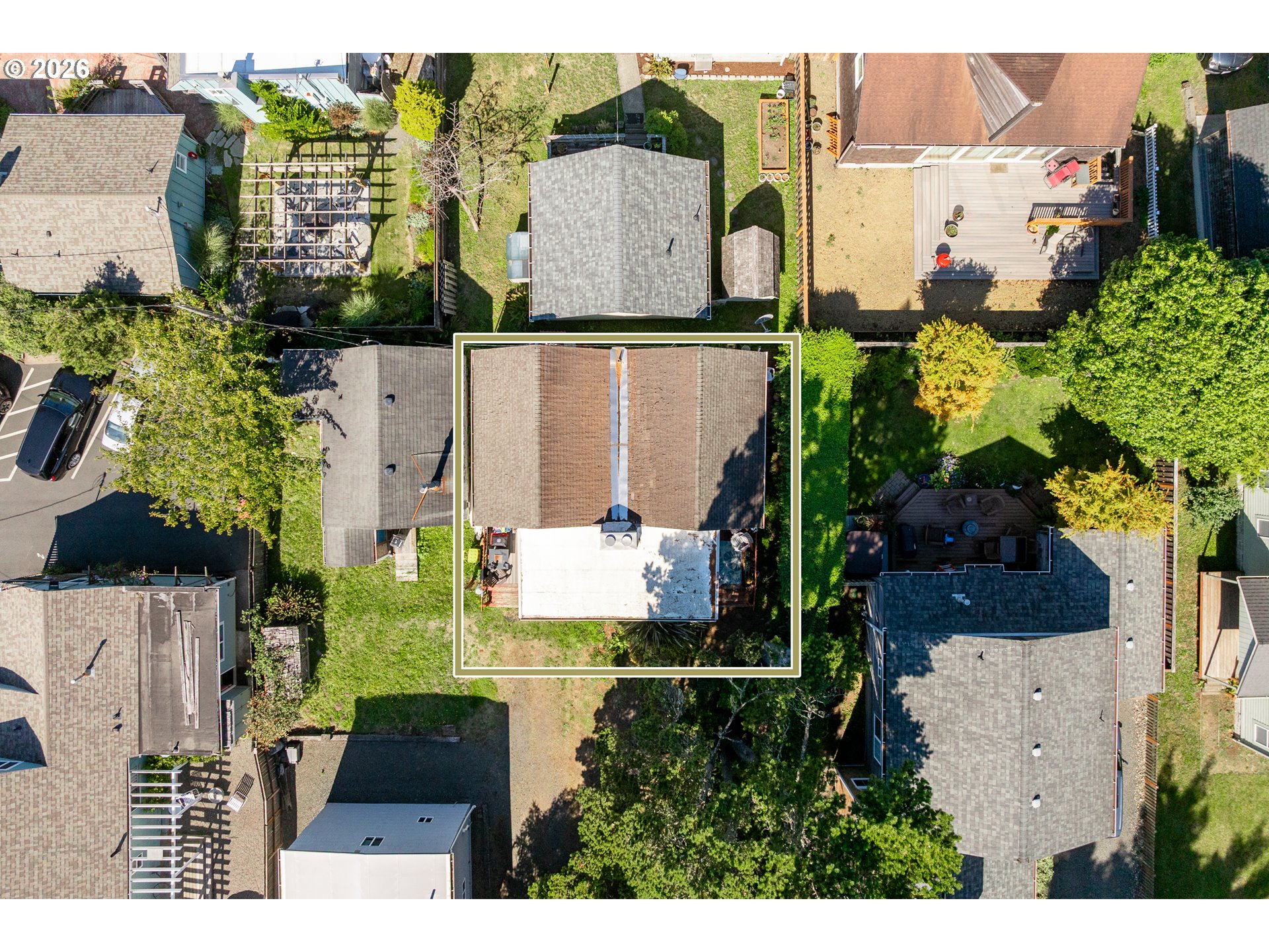 Aerial view of 138 E Jefferson, outlined among neighboring homes and leafy yards.