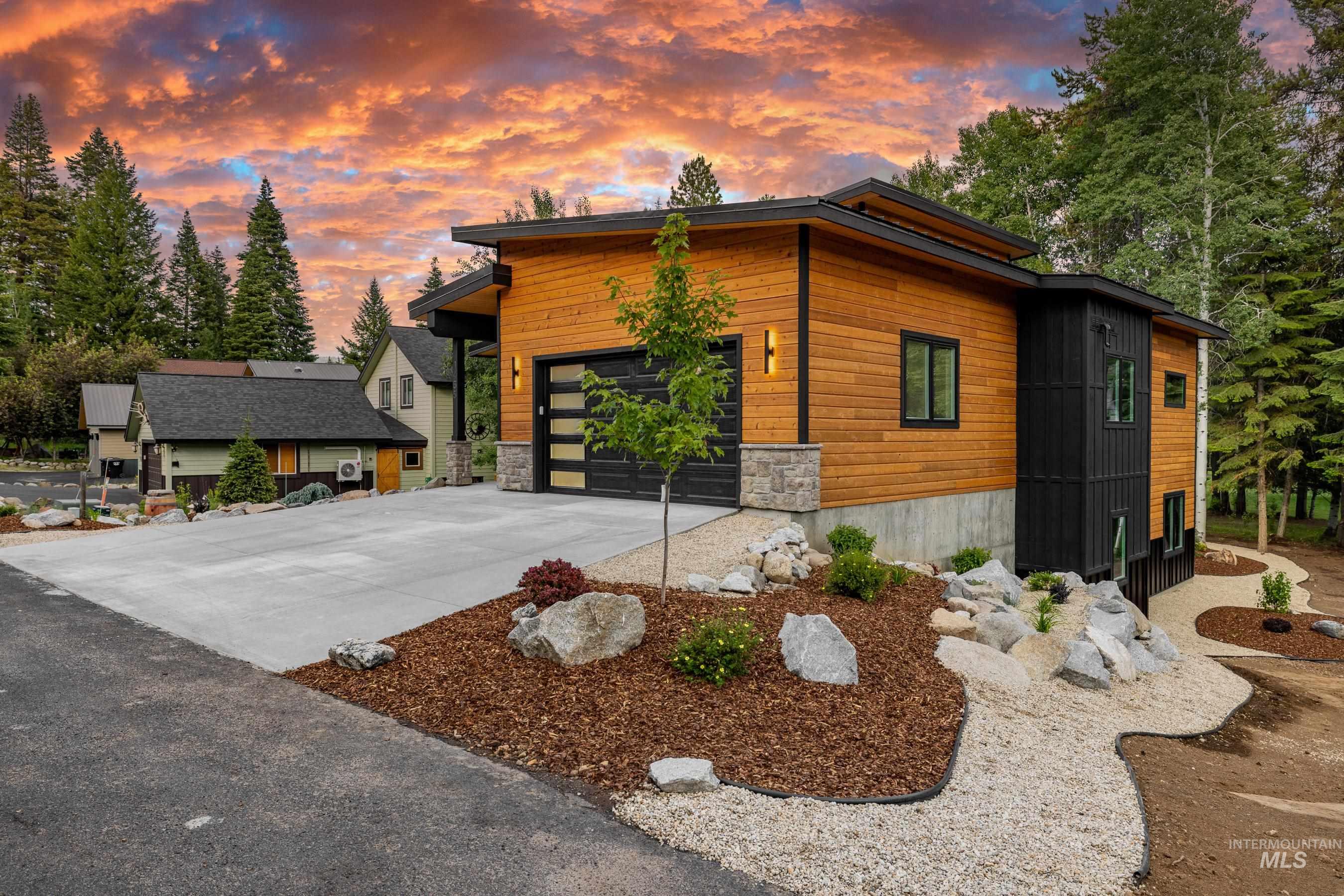 1455 Divot Lane