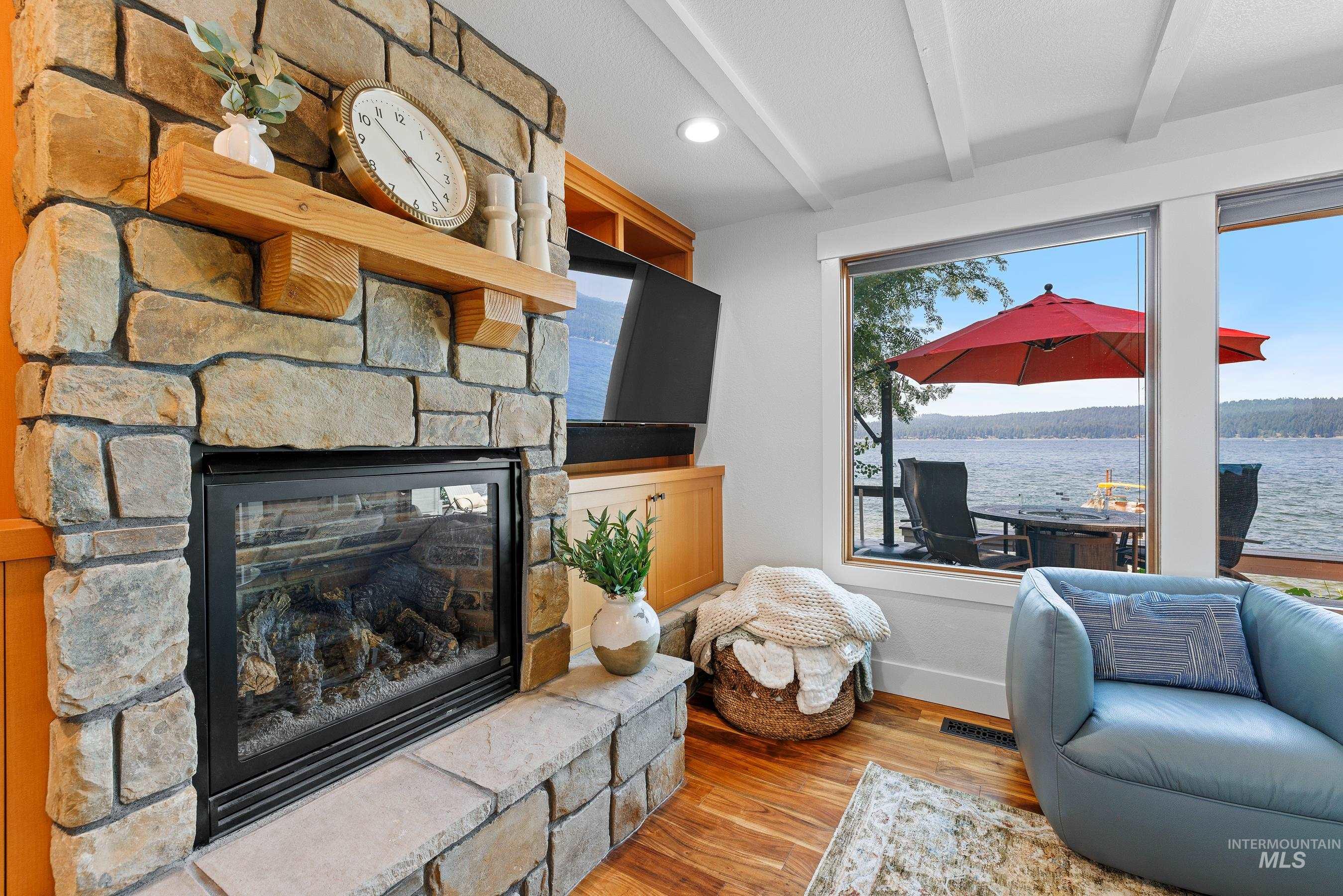 1624 E Lake