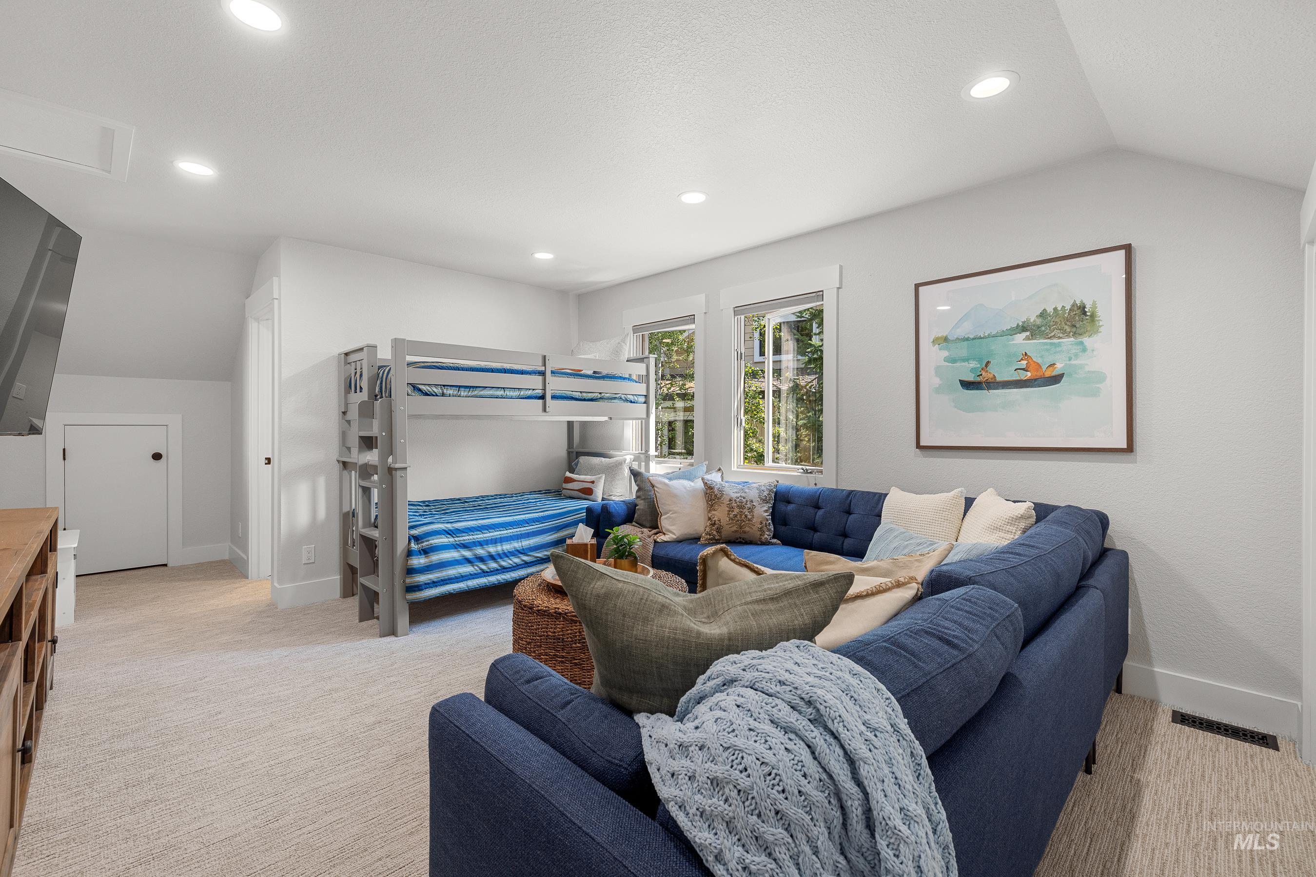 1624 E Lake