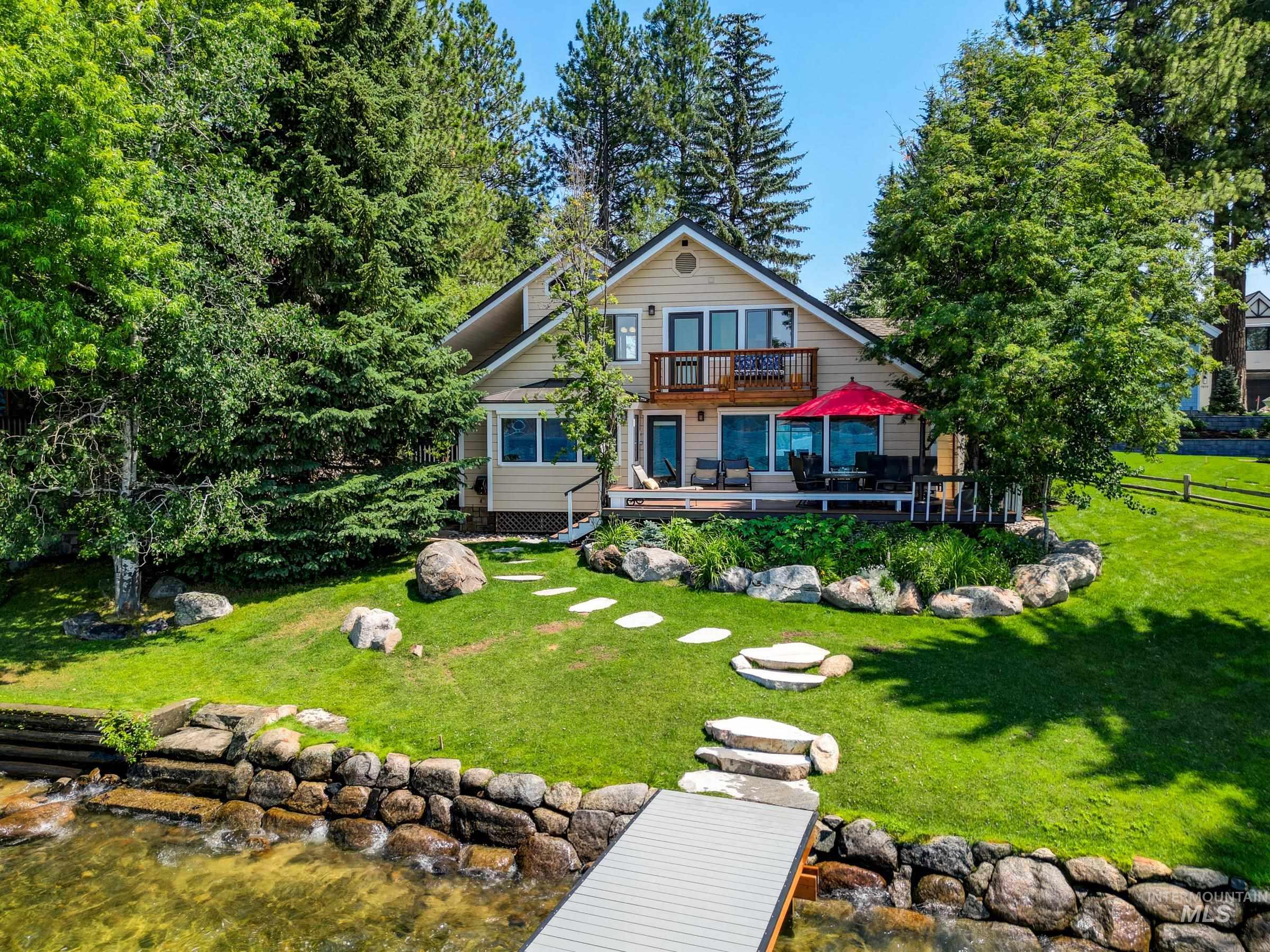 1624 E Lake