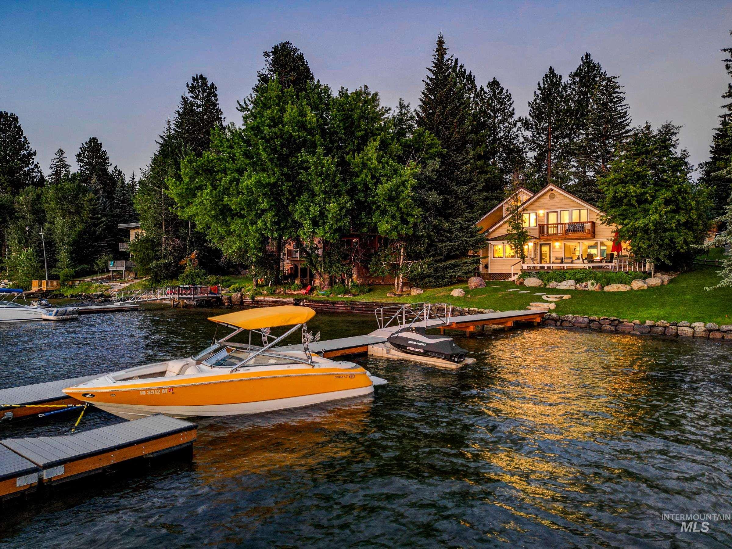 1624 E Lake