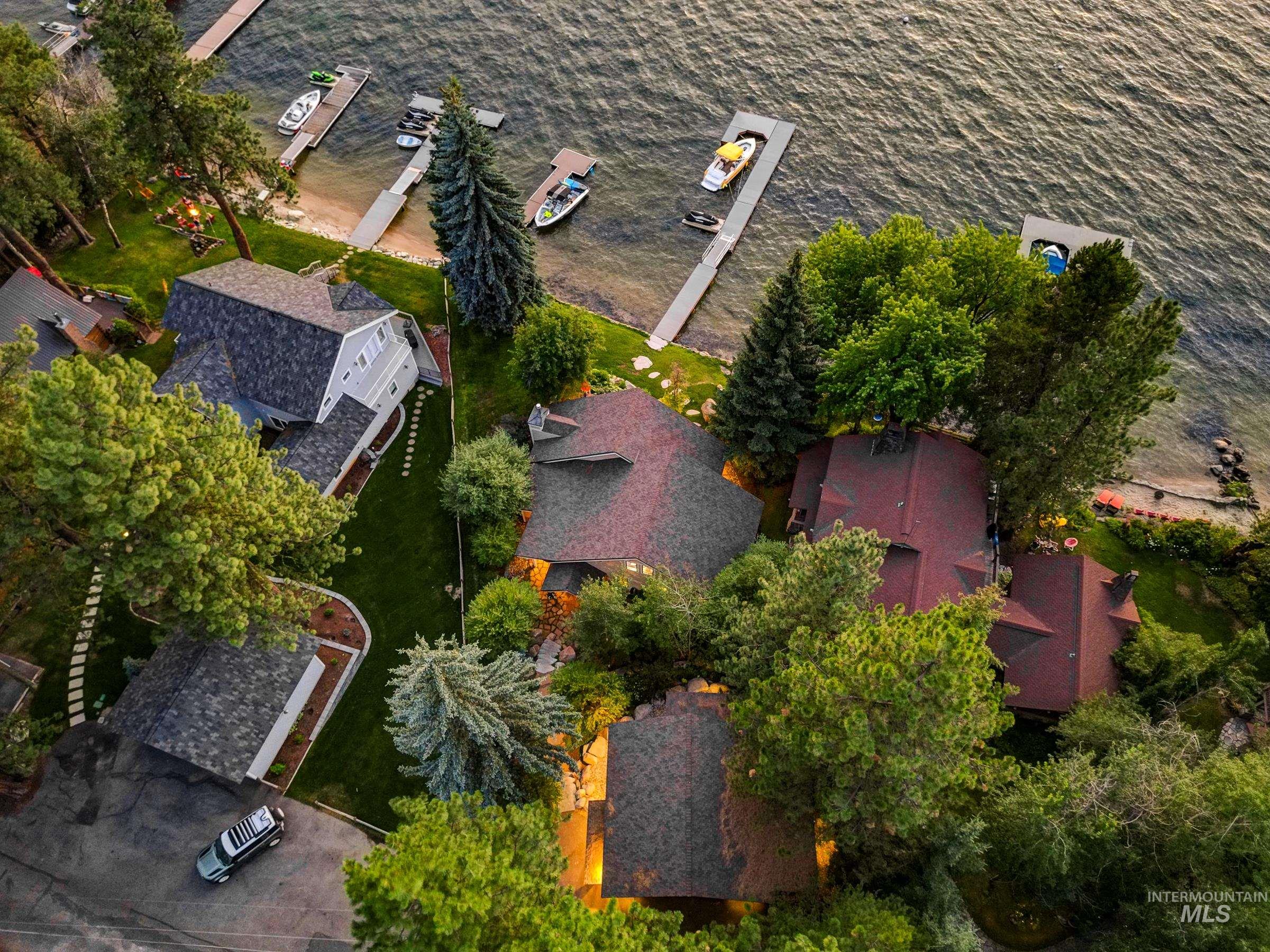 1624 E Lake
