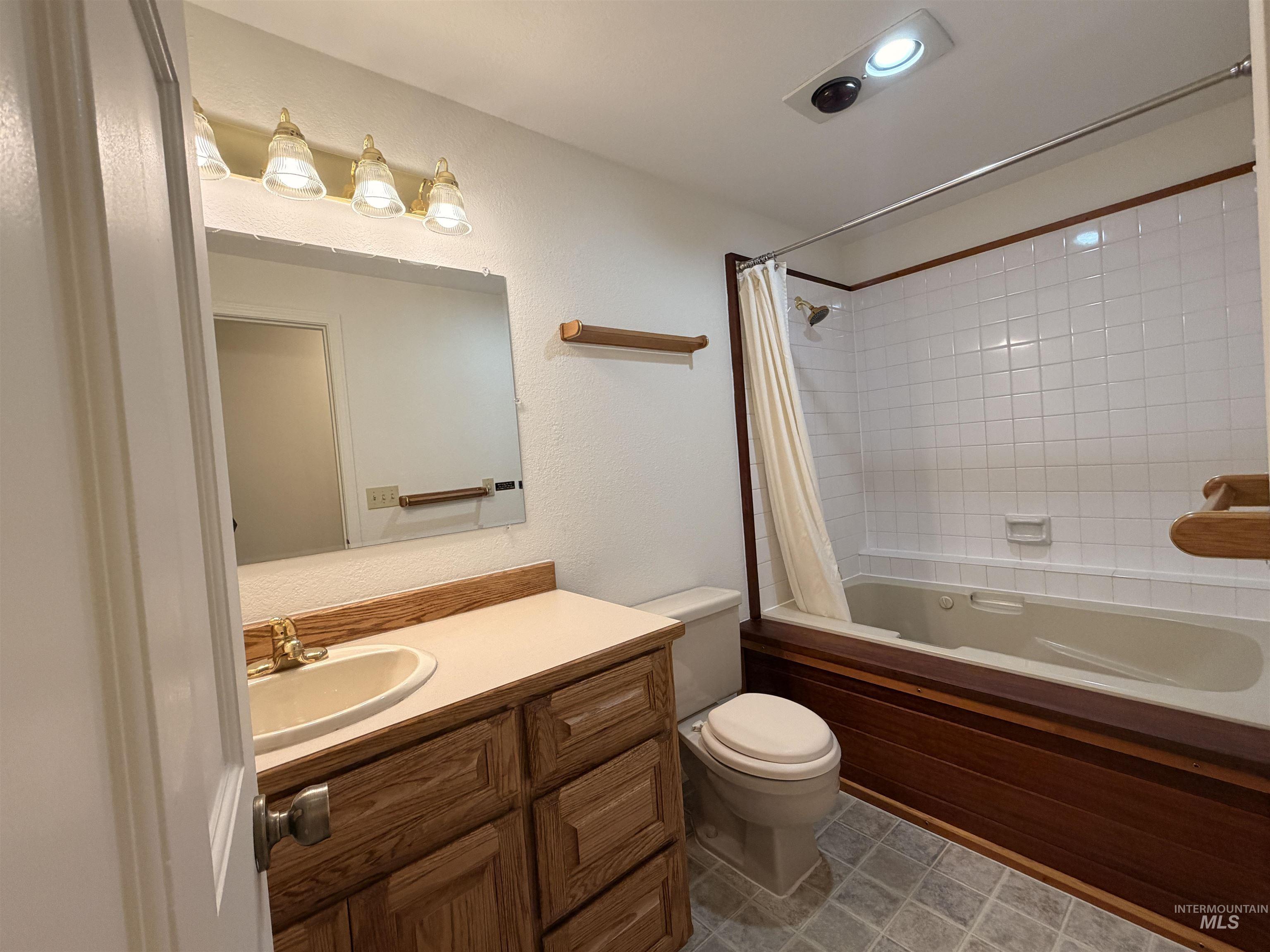 1630 Davis Ave Unit: #17