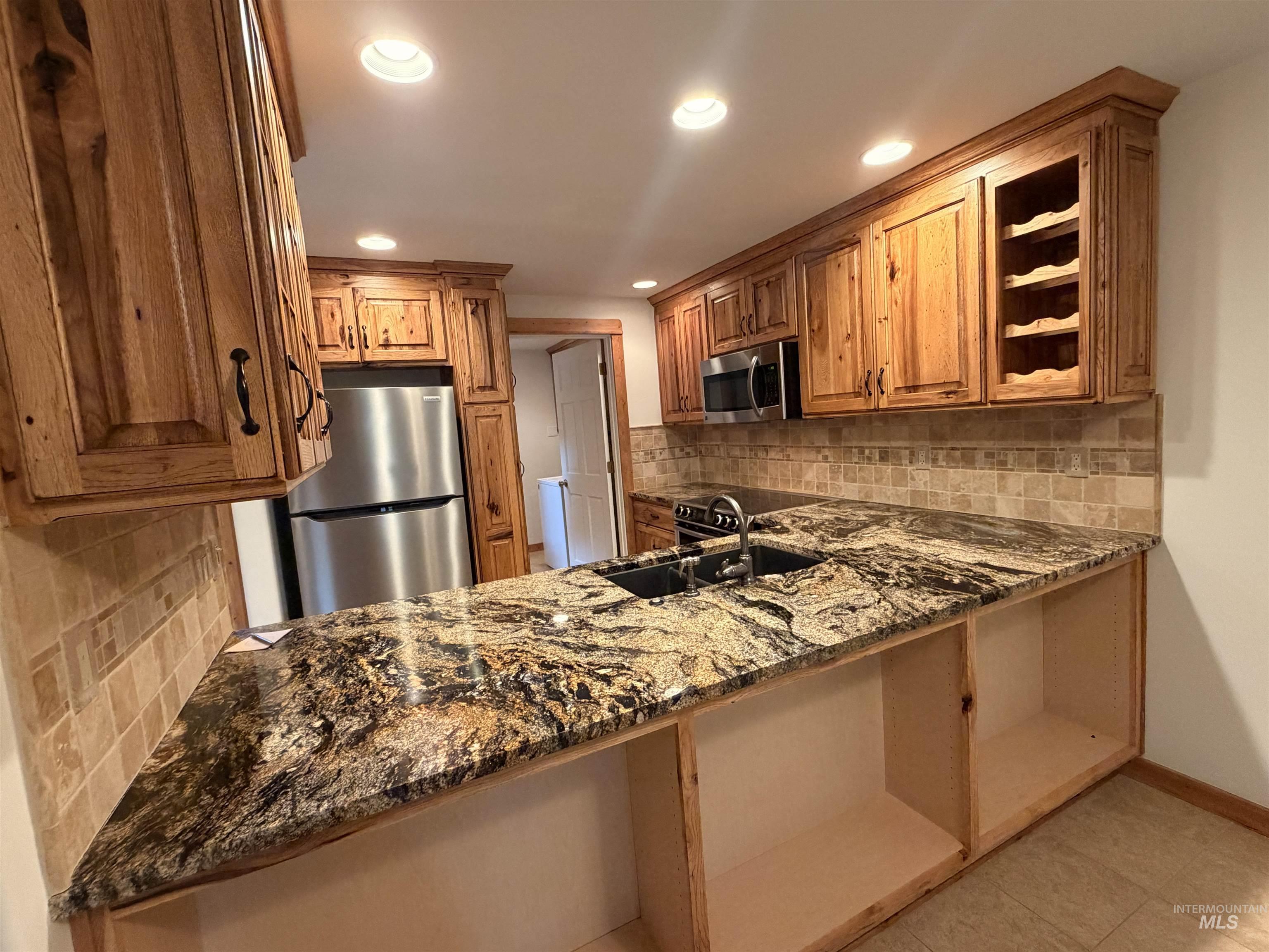 1630 Davis Ave Unit: #17