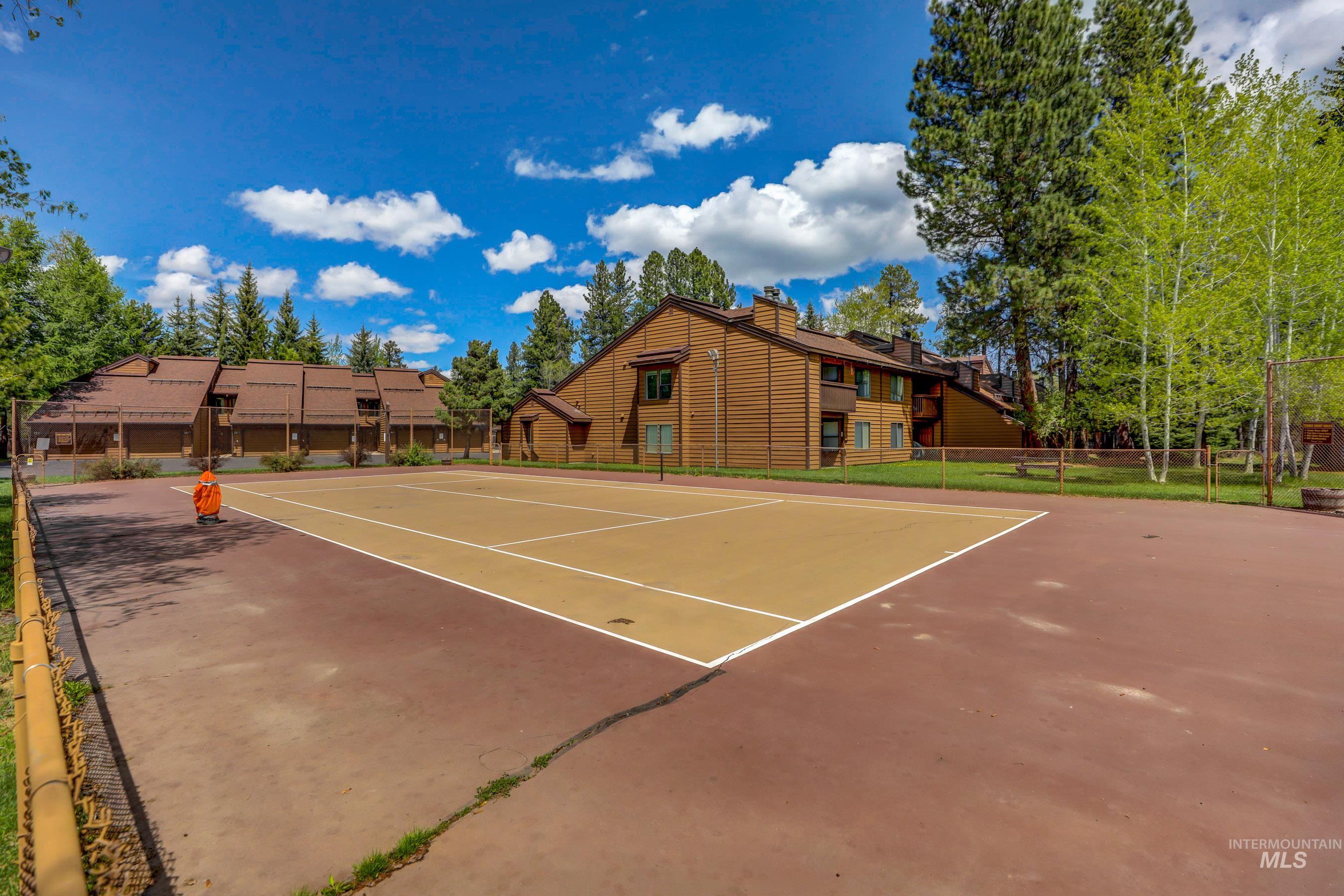 1630 Davis Ave Unit: #17