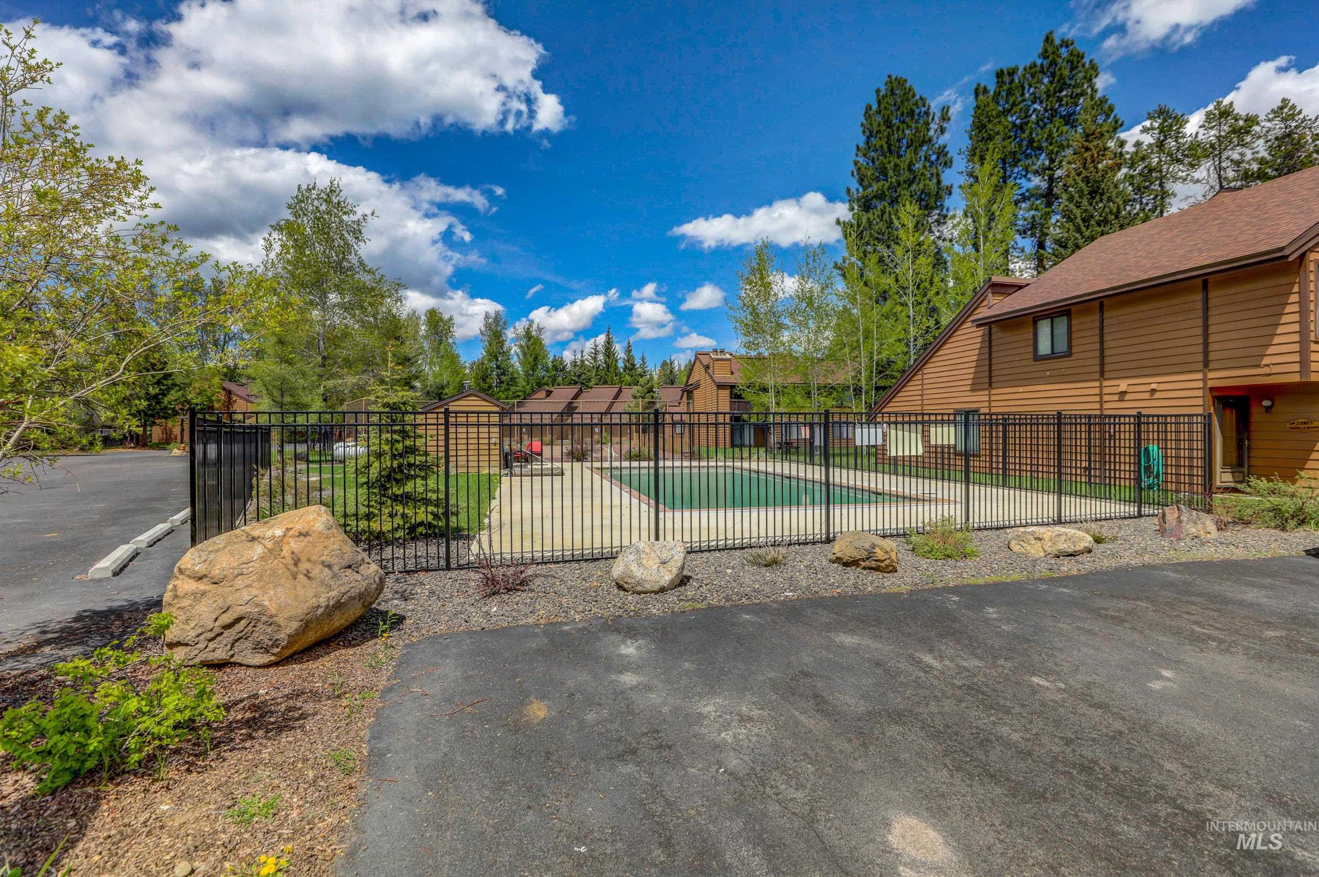 1630 Davis Ave Unit: #17