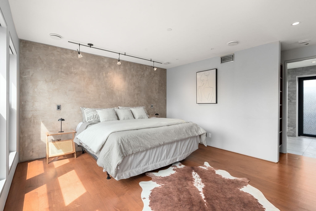 393 Marlborough St # 8