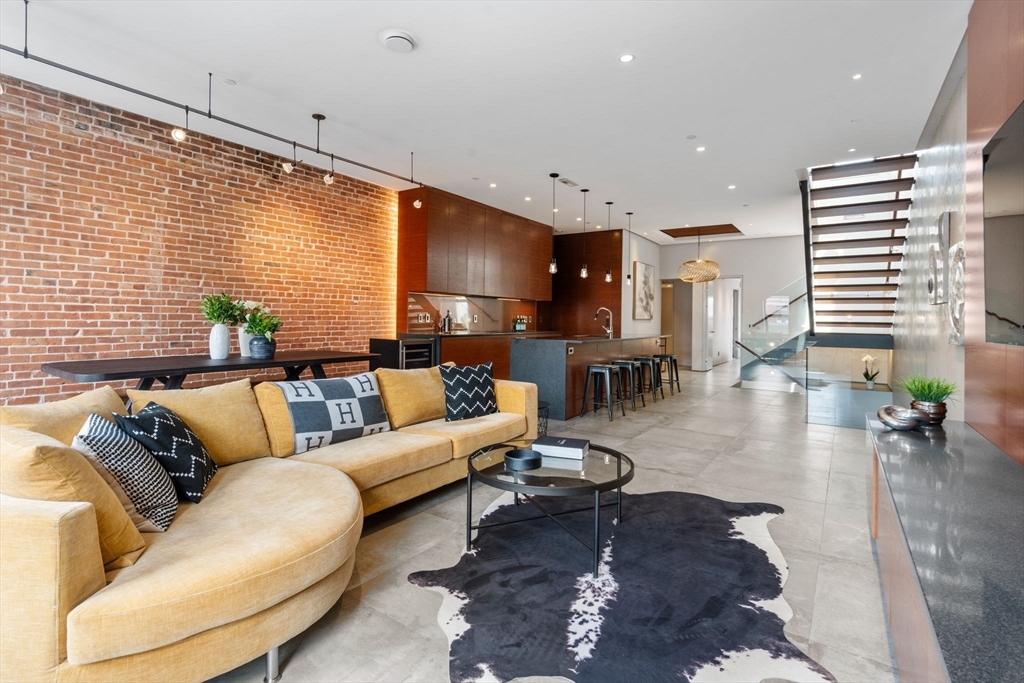 393 Marlborough St # 8