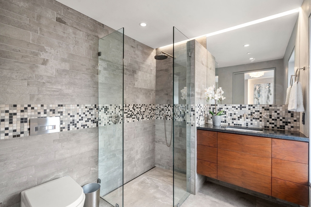 393 Marlborough St # 8