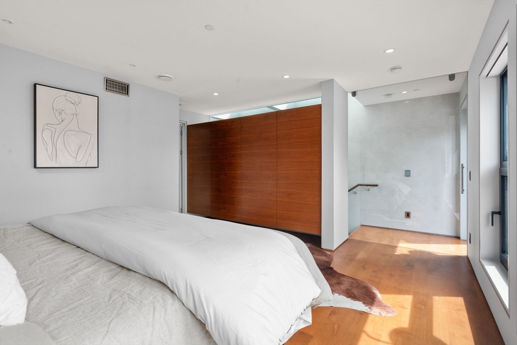 393 Marlborough St # 8