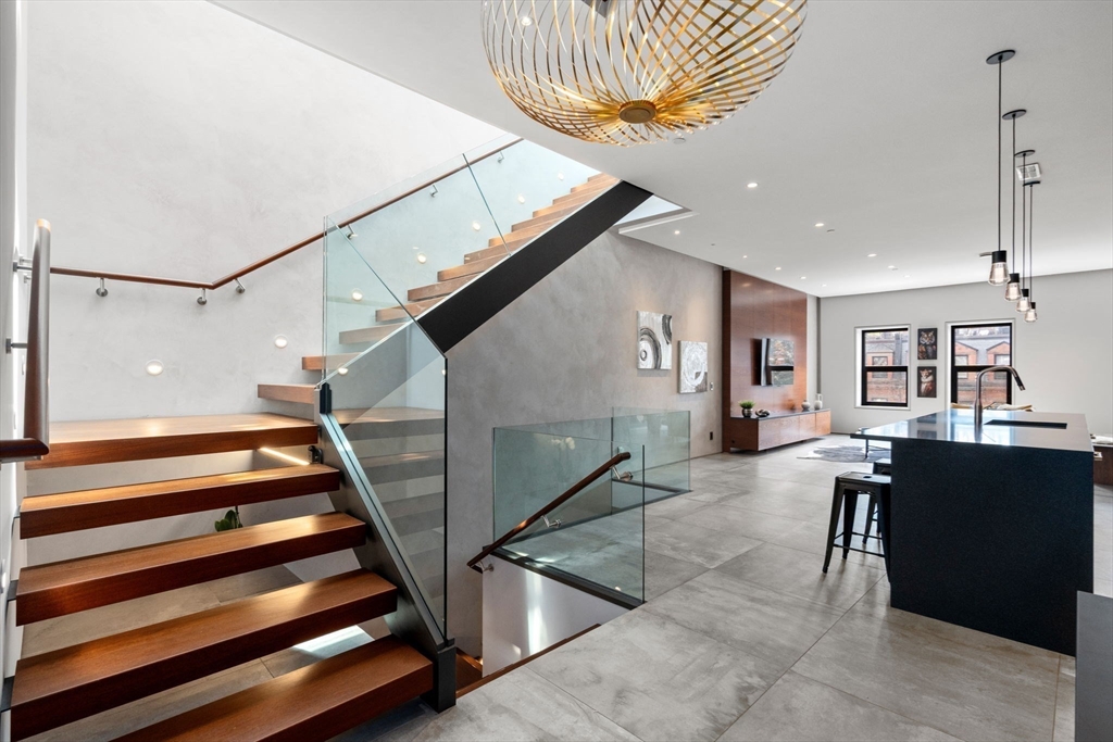 393 Marlborough St # 8