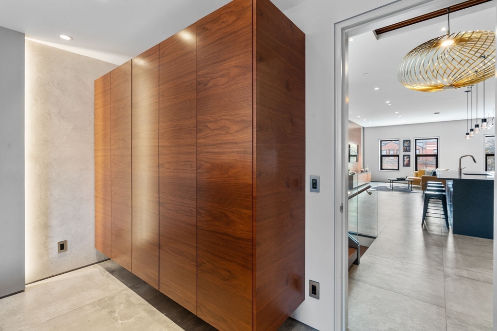 393 Marlborough St # 8