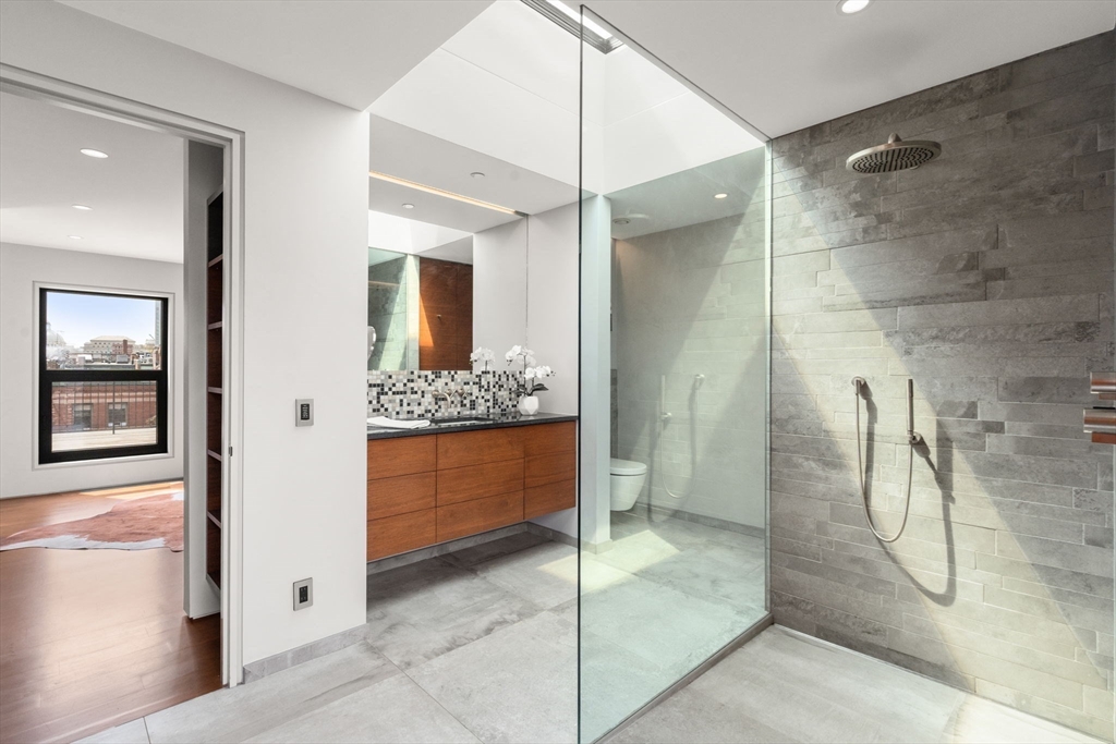 393 Marlborough St # 8