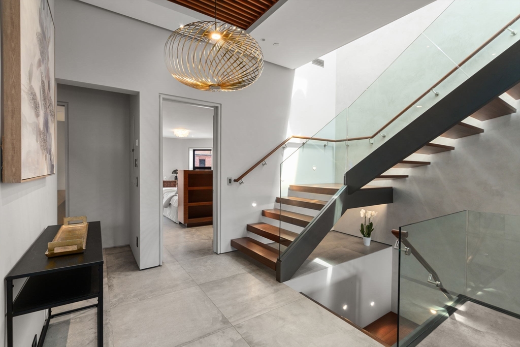 393 Marlborough St # 8