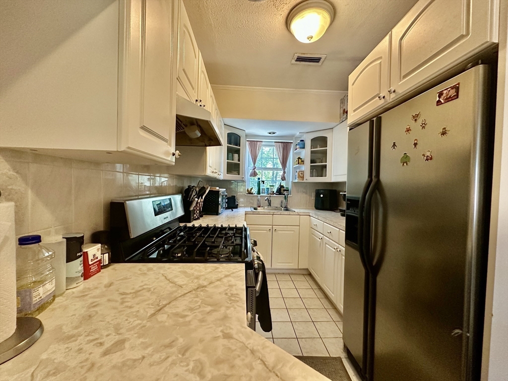 169 Lake Shore Rd # 3