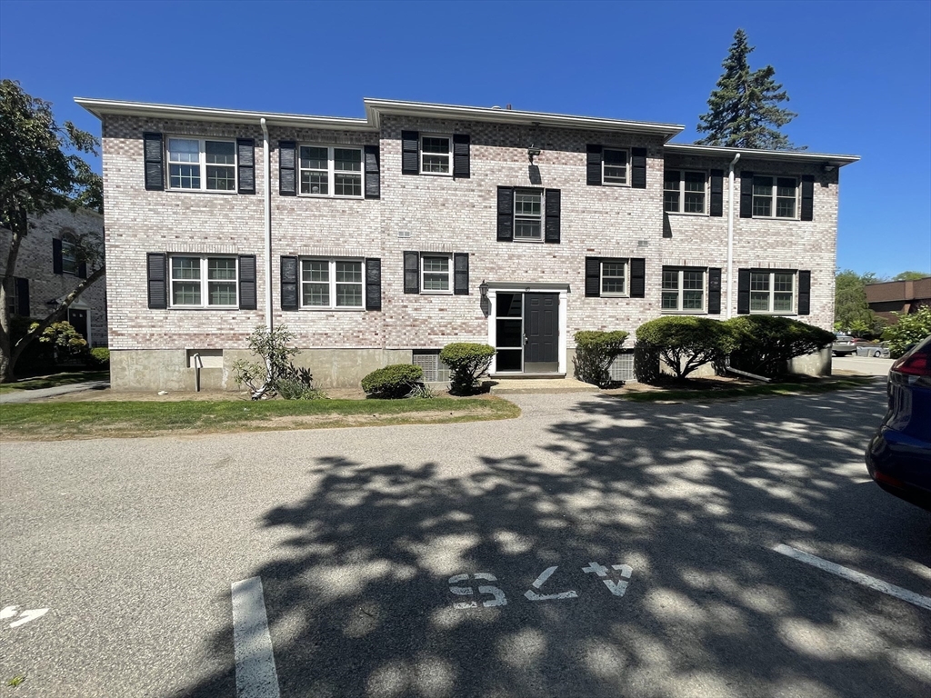 169 Lake Shore Rd # 3