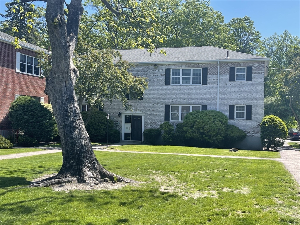 169 Lake Shore Rd # 3