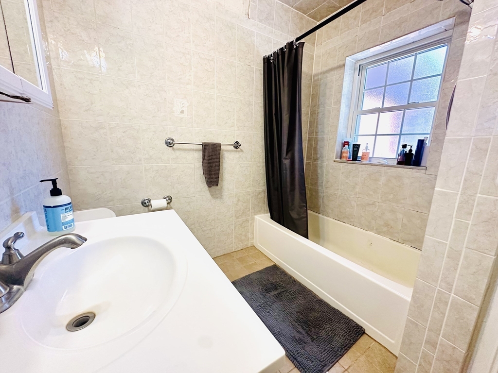 169 Lake Shore Rd # 3