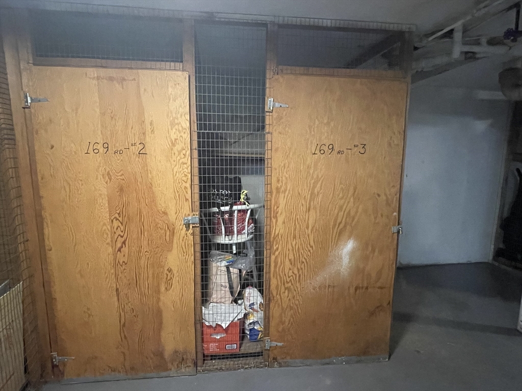 169 Lake Shore Rd # 3