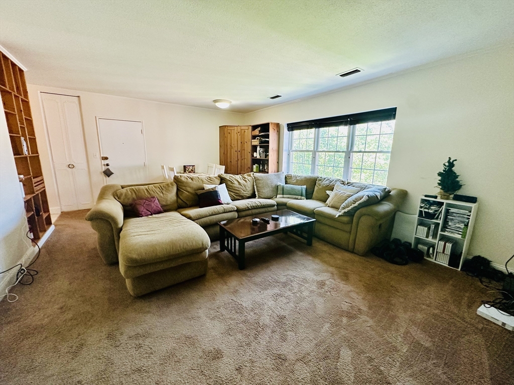 169 Lake Shore Rd # 3