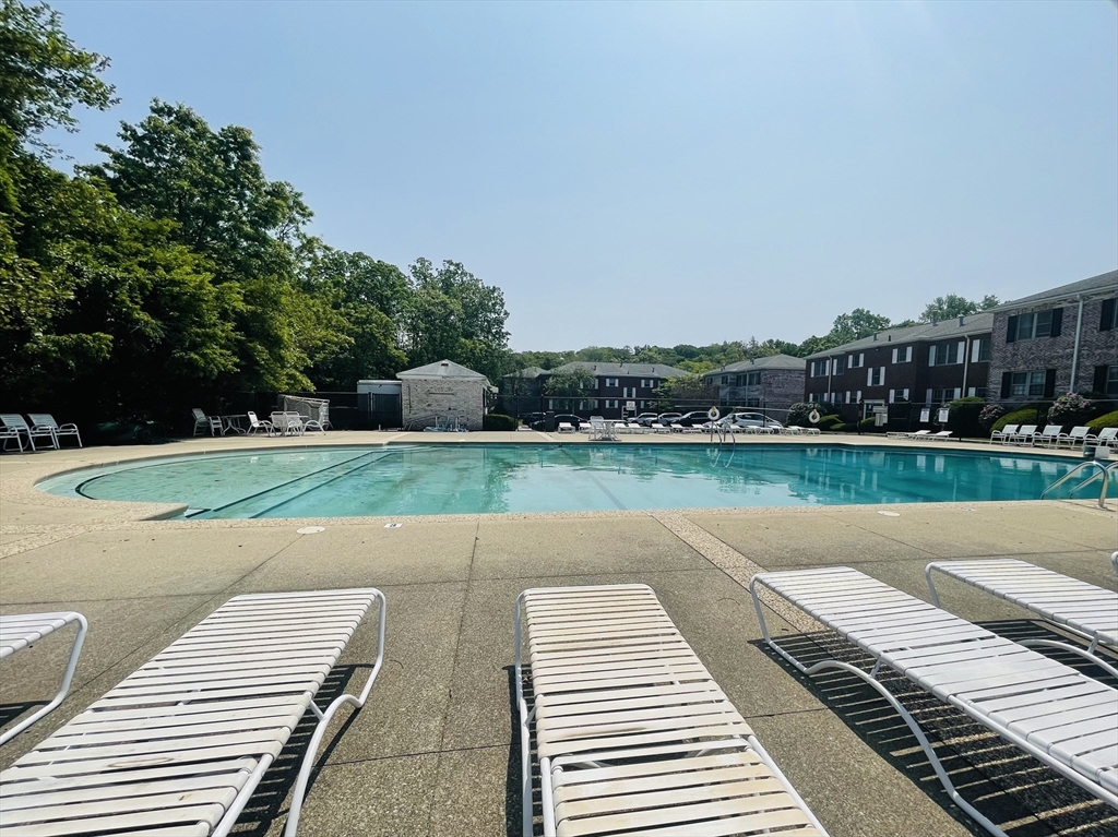 169 Lake Shore Rd # 3