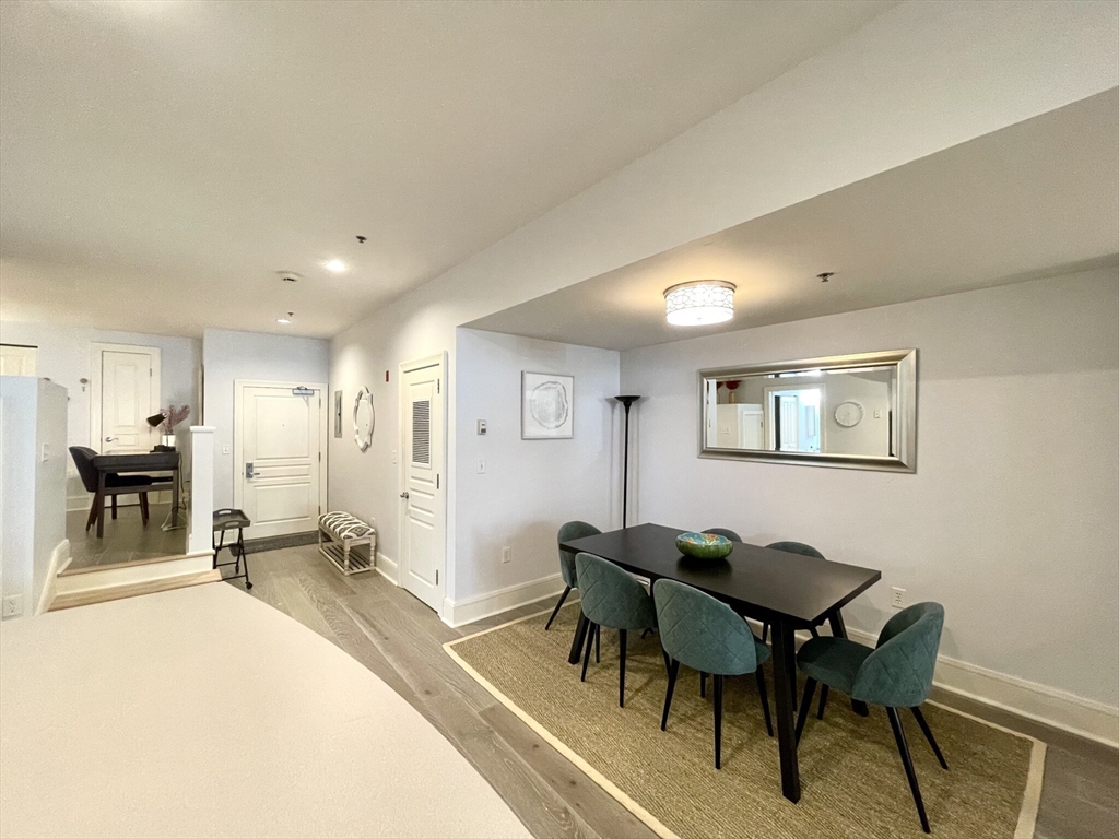 1387 Washington St Unit: 203Furnishe
