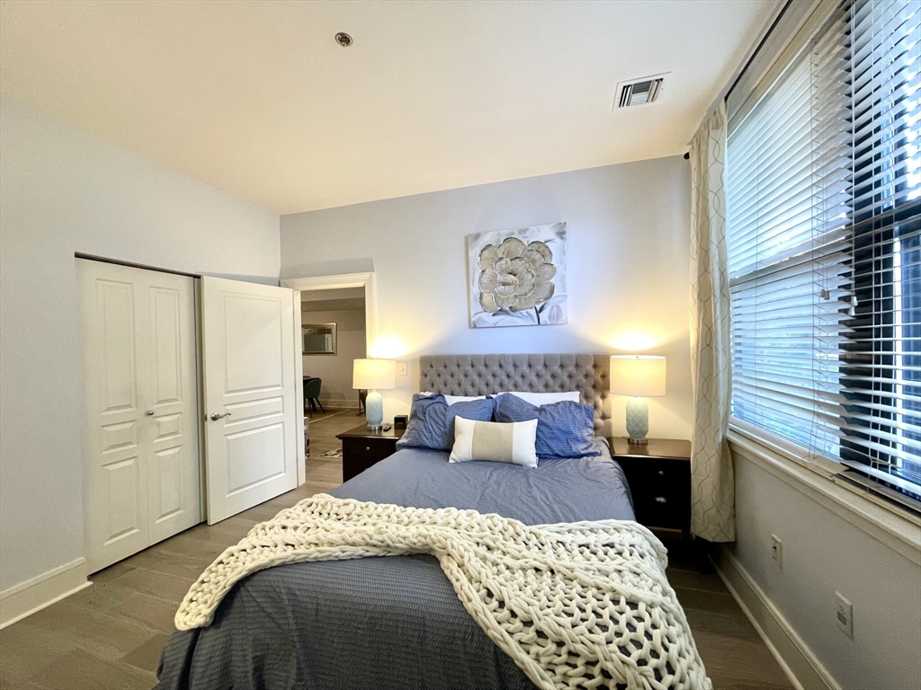 1387 Washington St Unit: 203Furnishe
