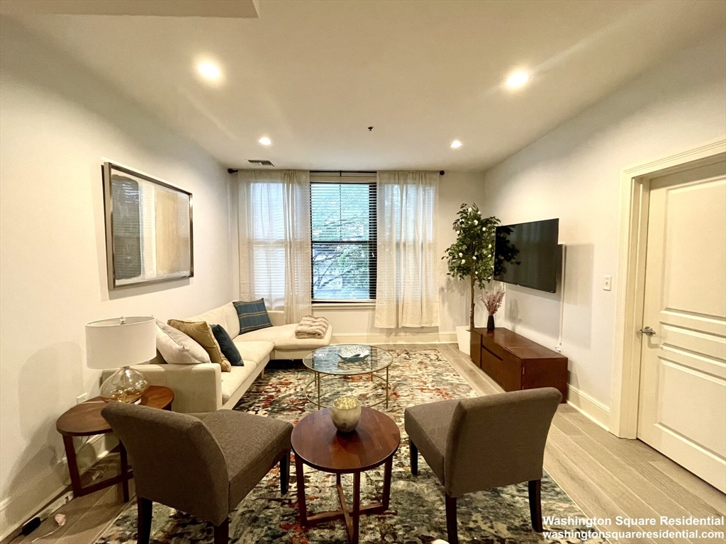 1387 Washington St Unit: 203Furnishe