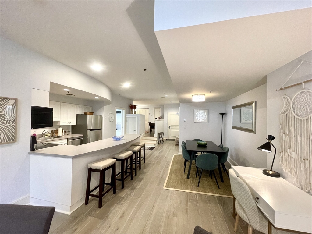 1387 Washington St Unit: 203Furnishe