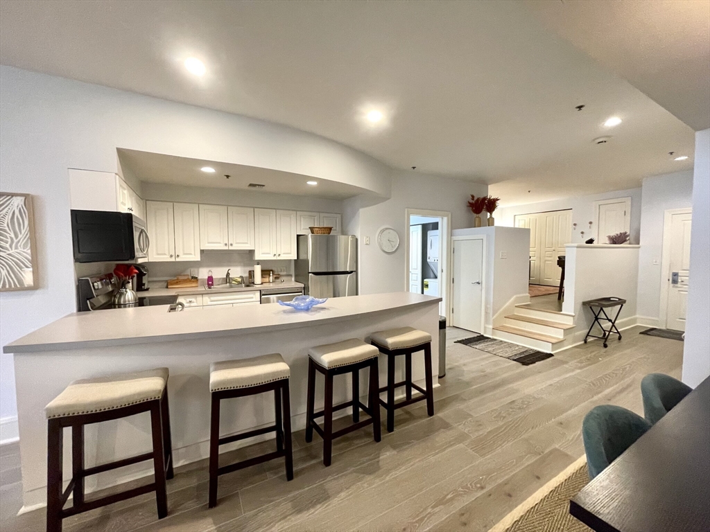 1387 Washington St Unit: 203Furnishe
