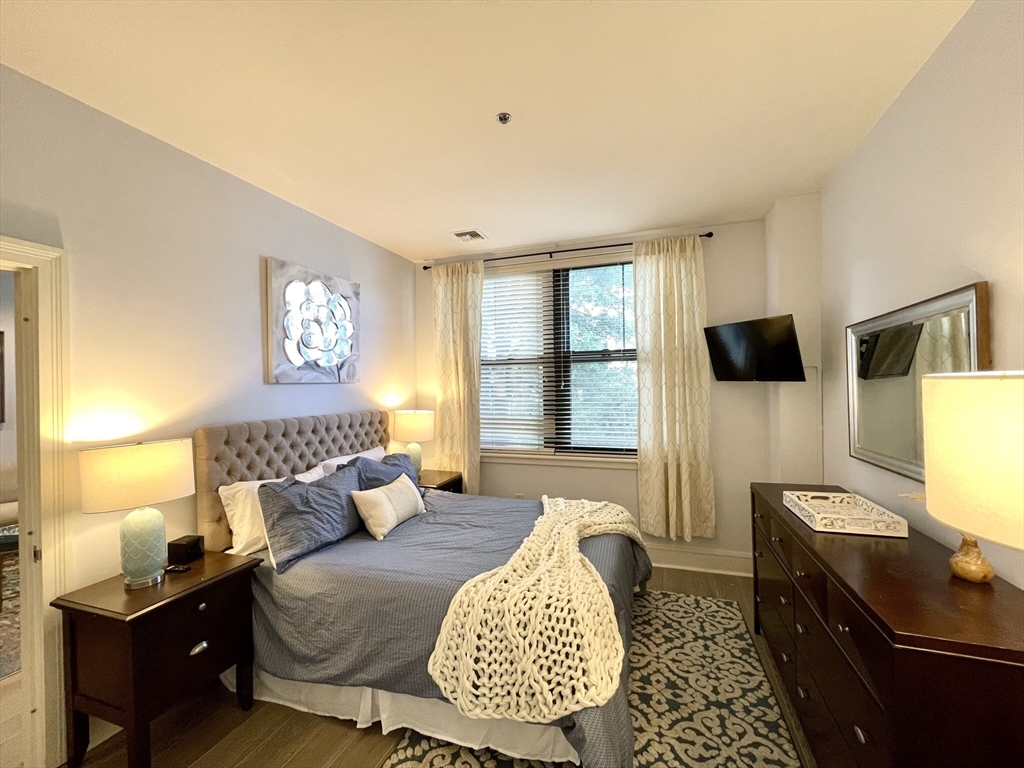 1387 Washington St Unit: 203Furnishe