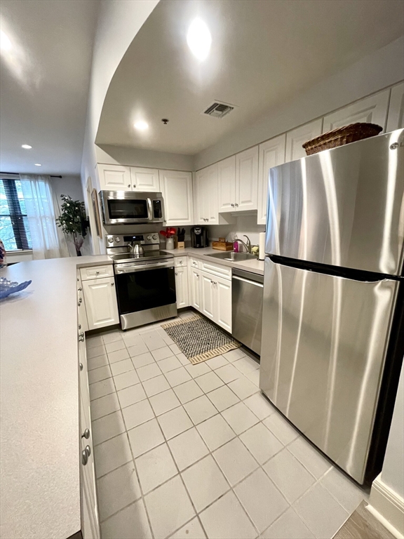 1387 Washington St Unit: 203Furnishe
