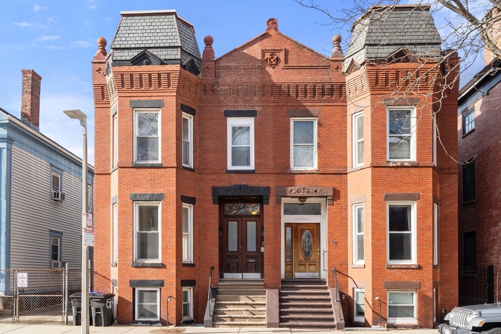 564 E 5th St