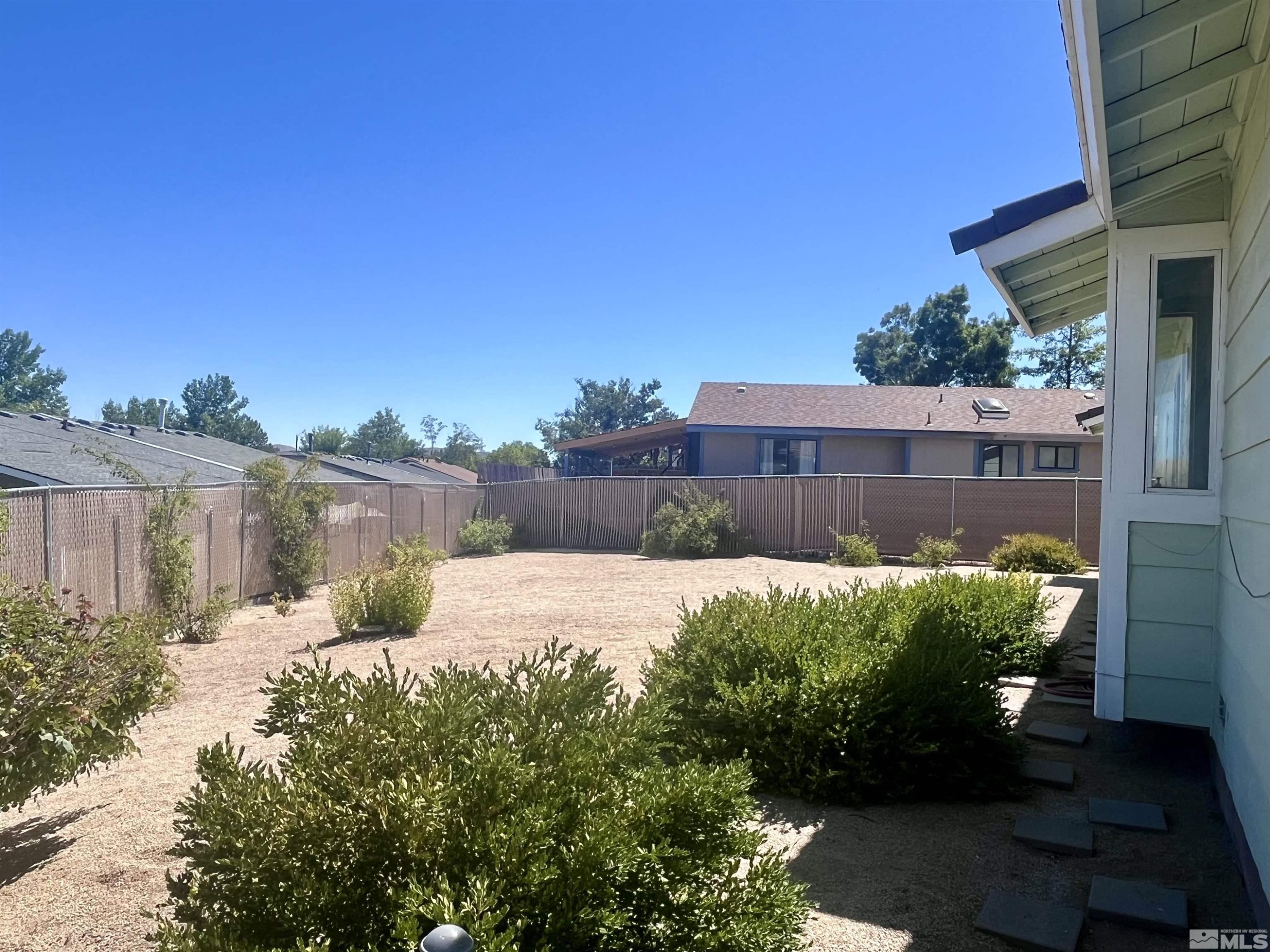 6885 Flower Street