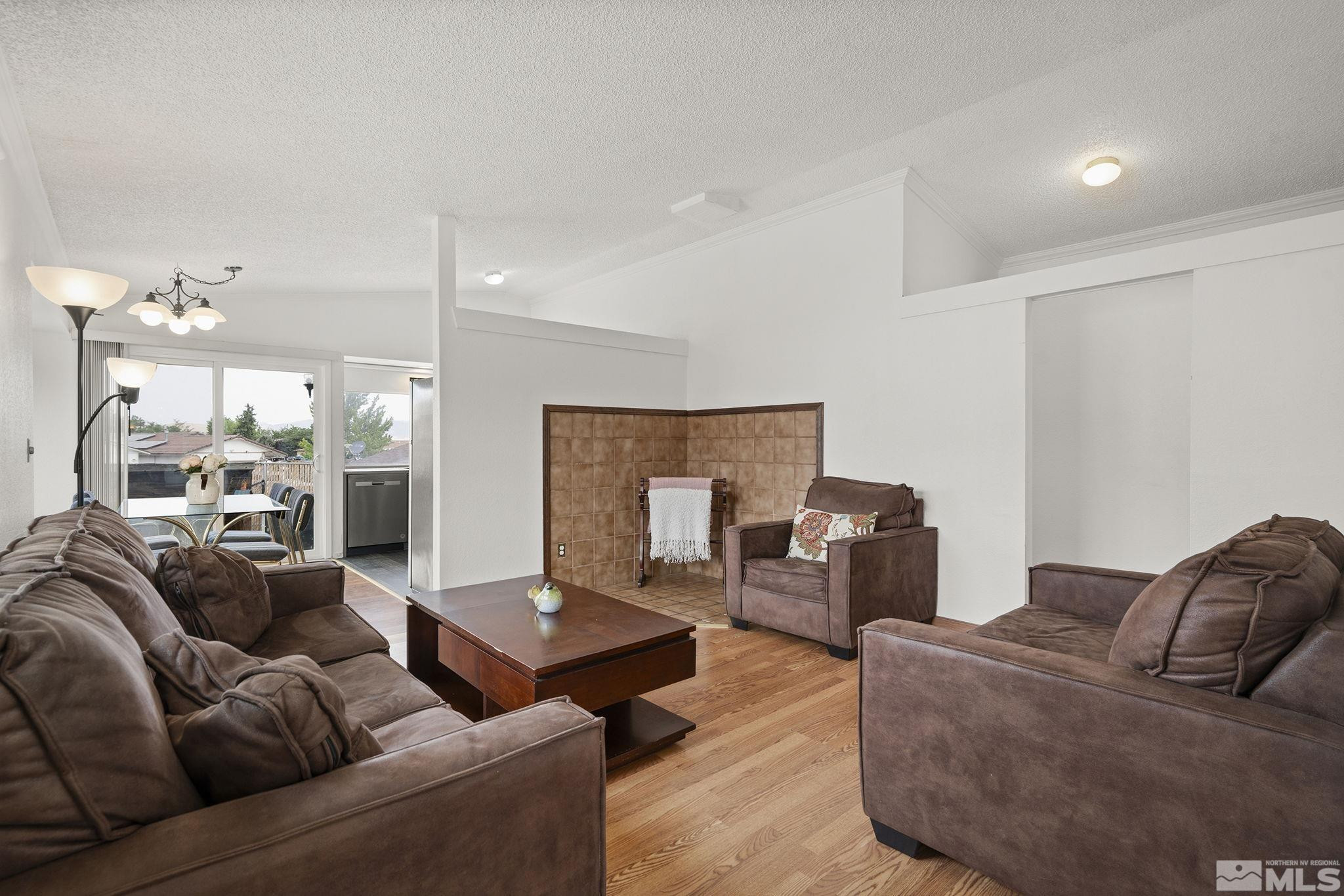 6885 Flower Street