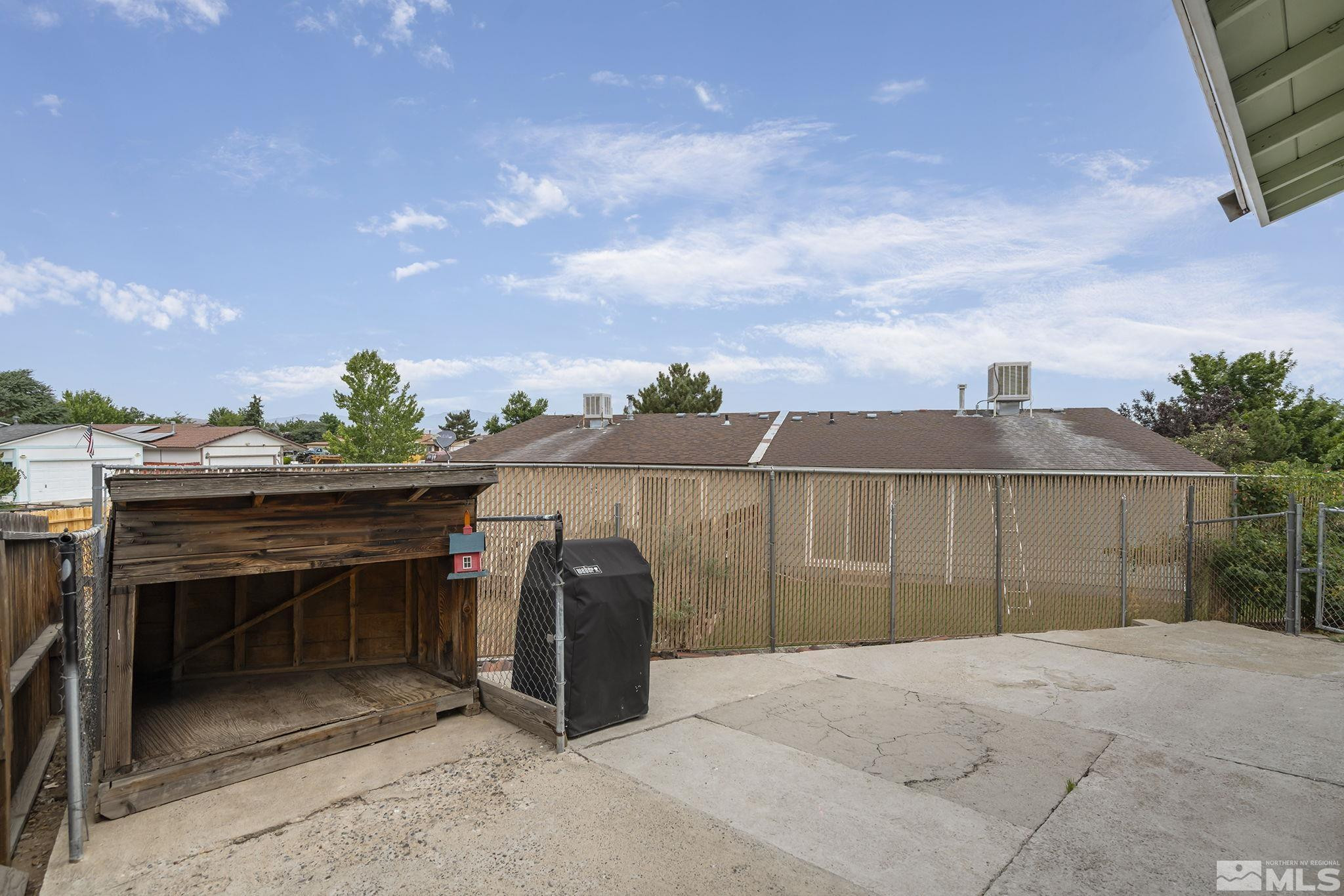 6885 Flower Street