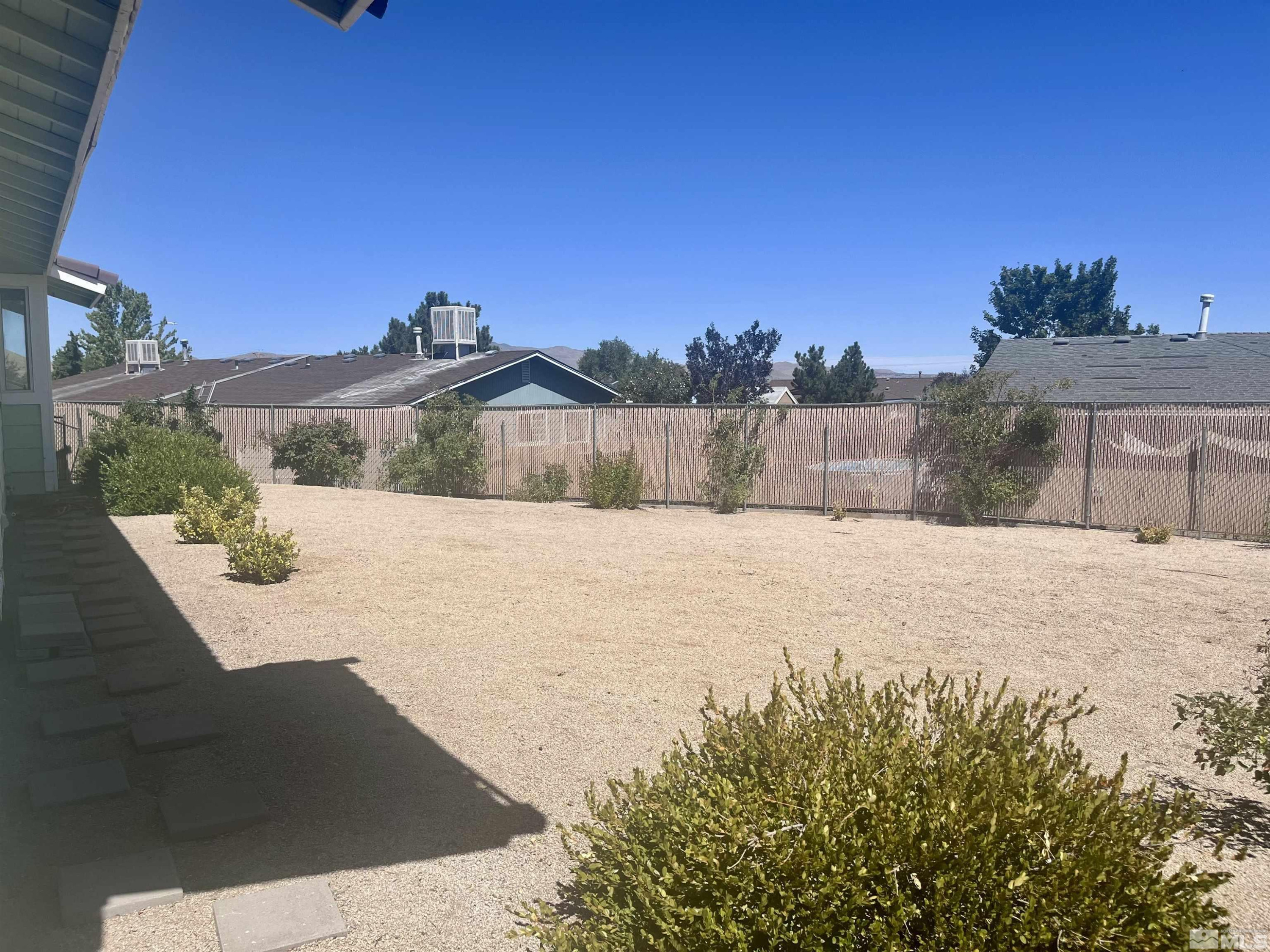 6885 Flower Street
