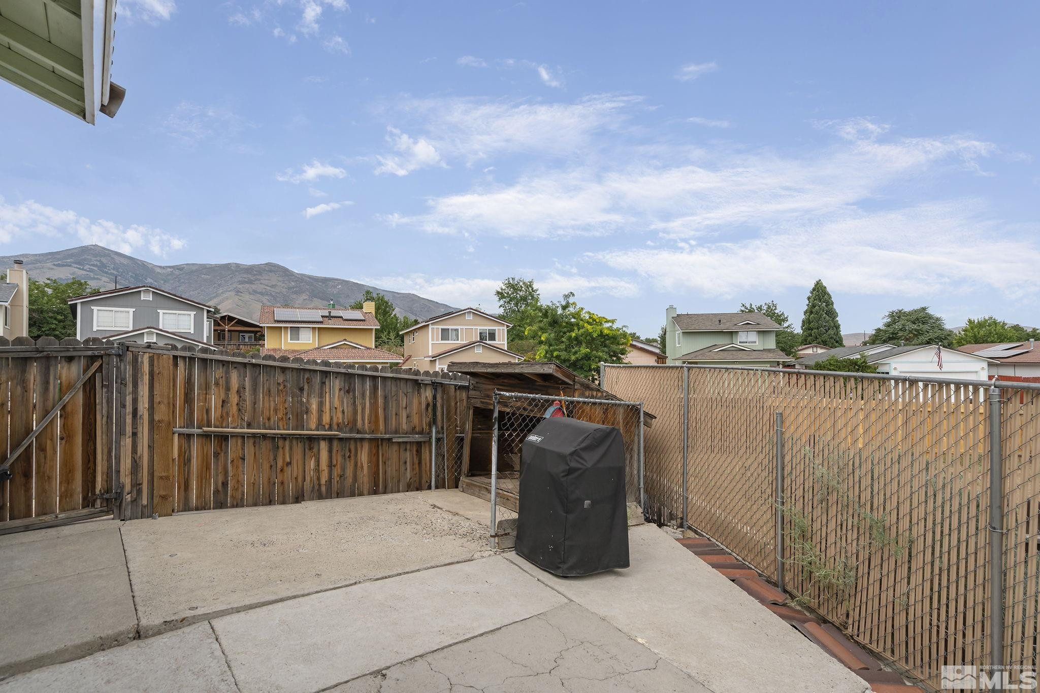 6885 Flower Street
