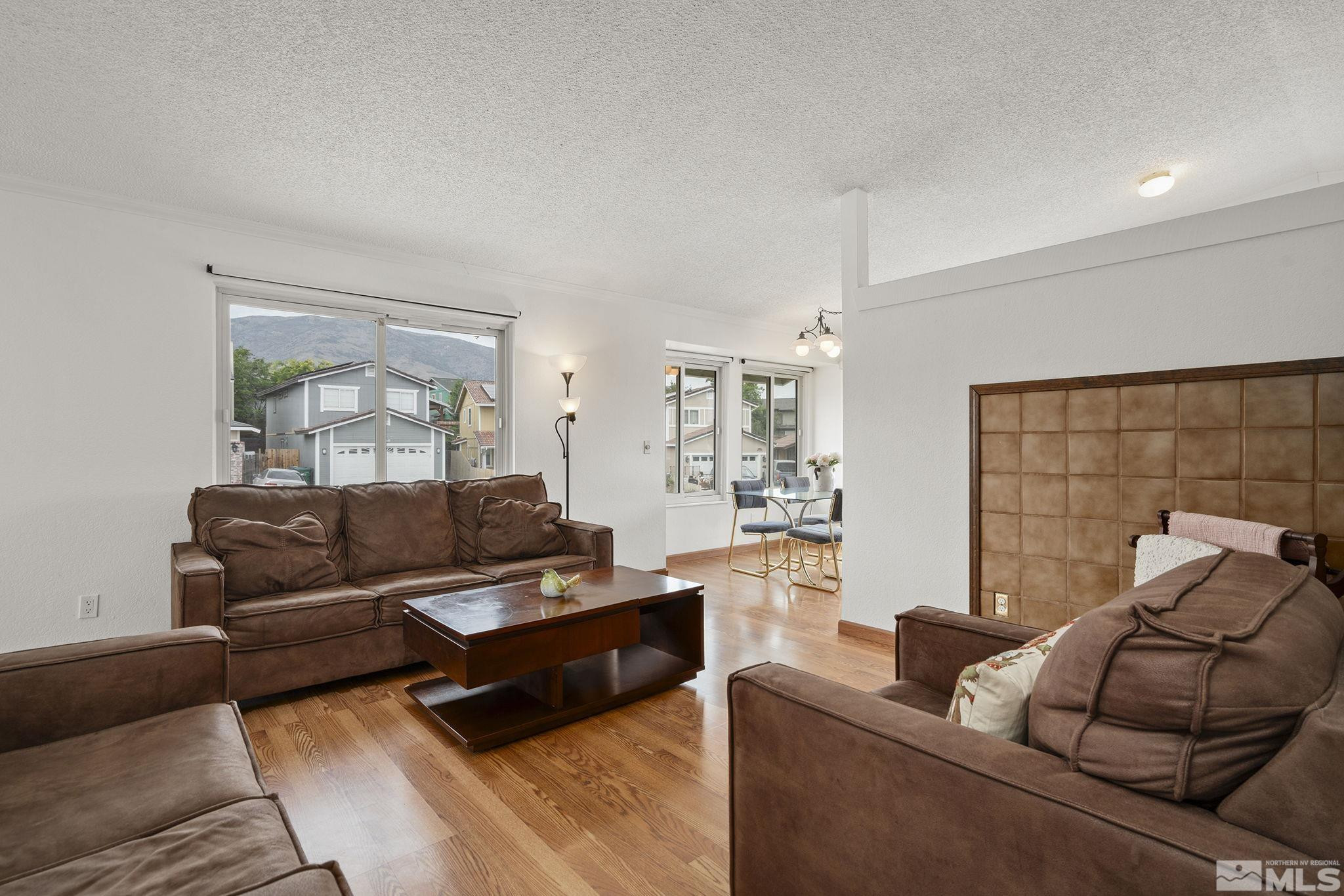 6885 Flower Street