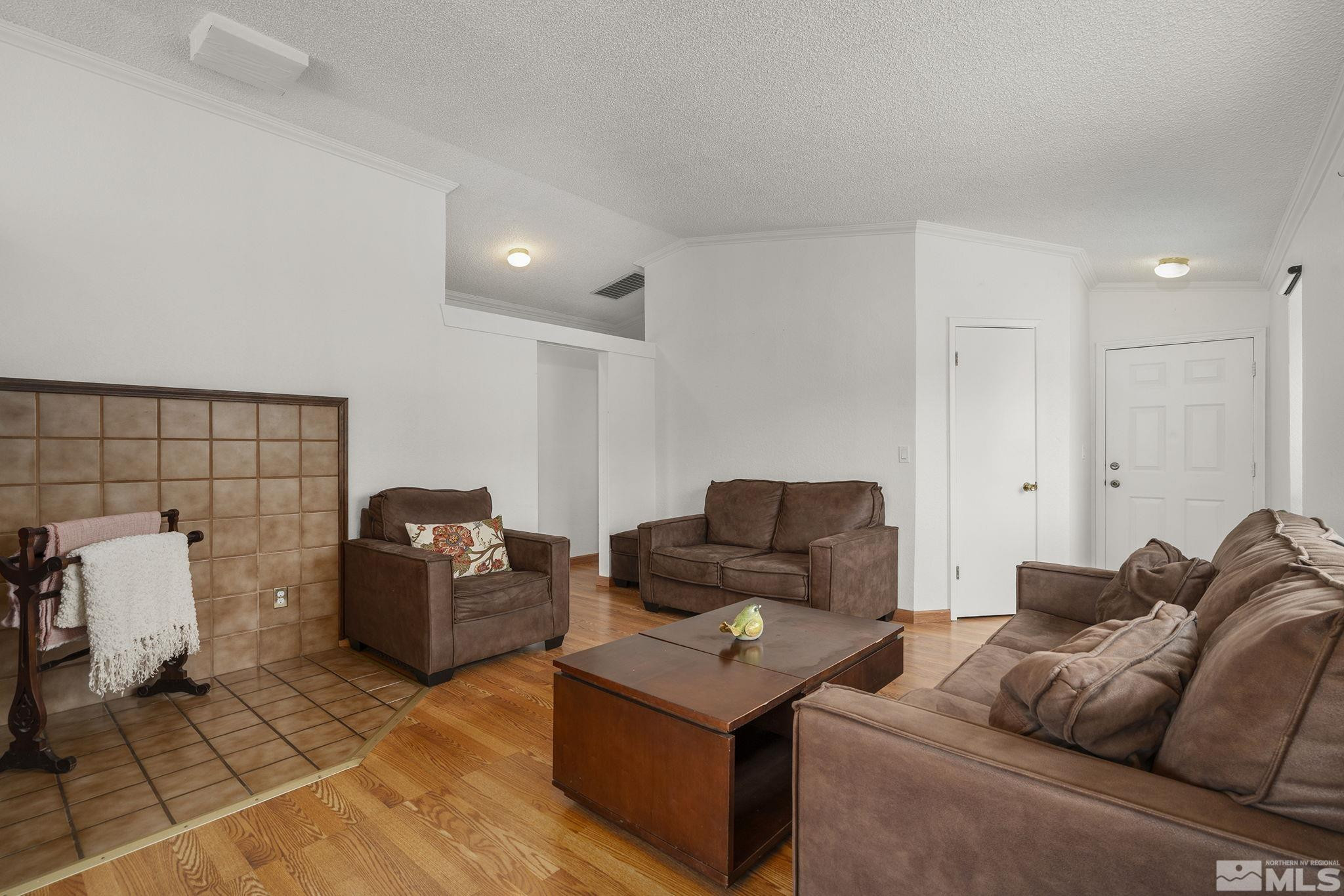 6885 Flower Street