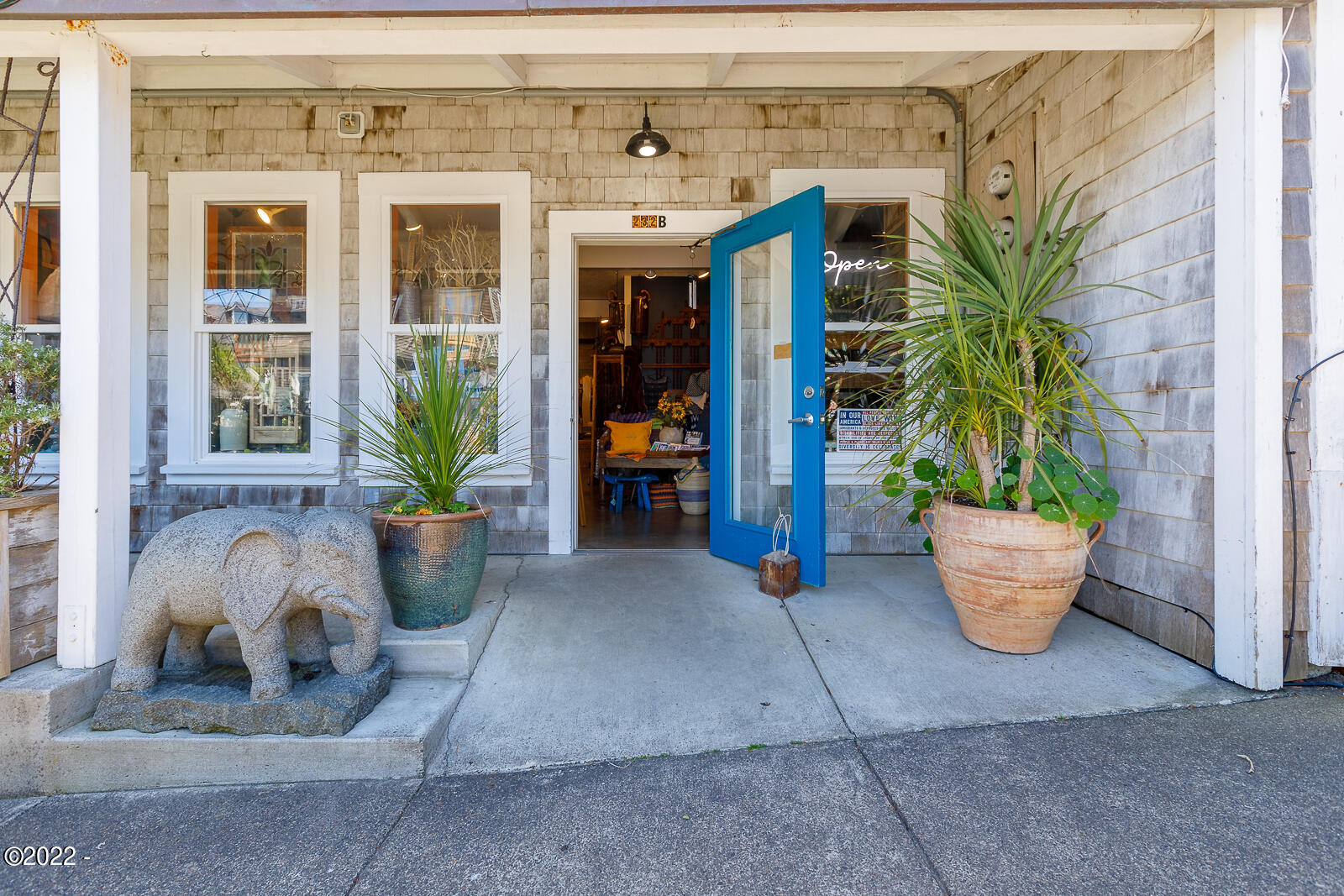 232 NW Coast Street