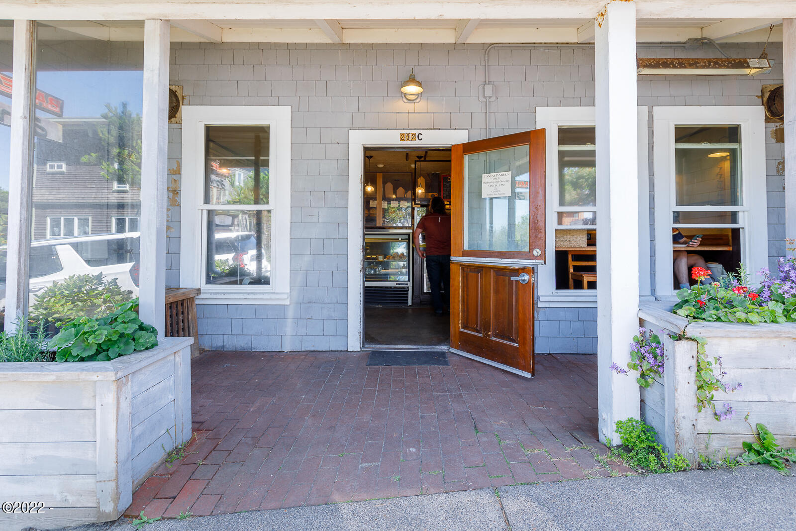 232 NW Coast Street