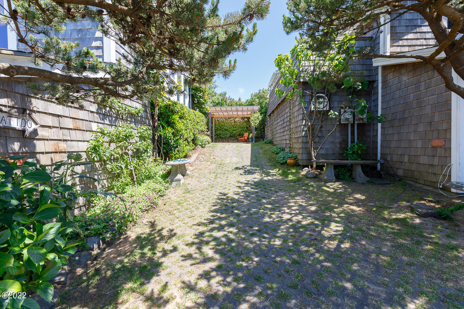 232 NW Coast Street