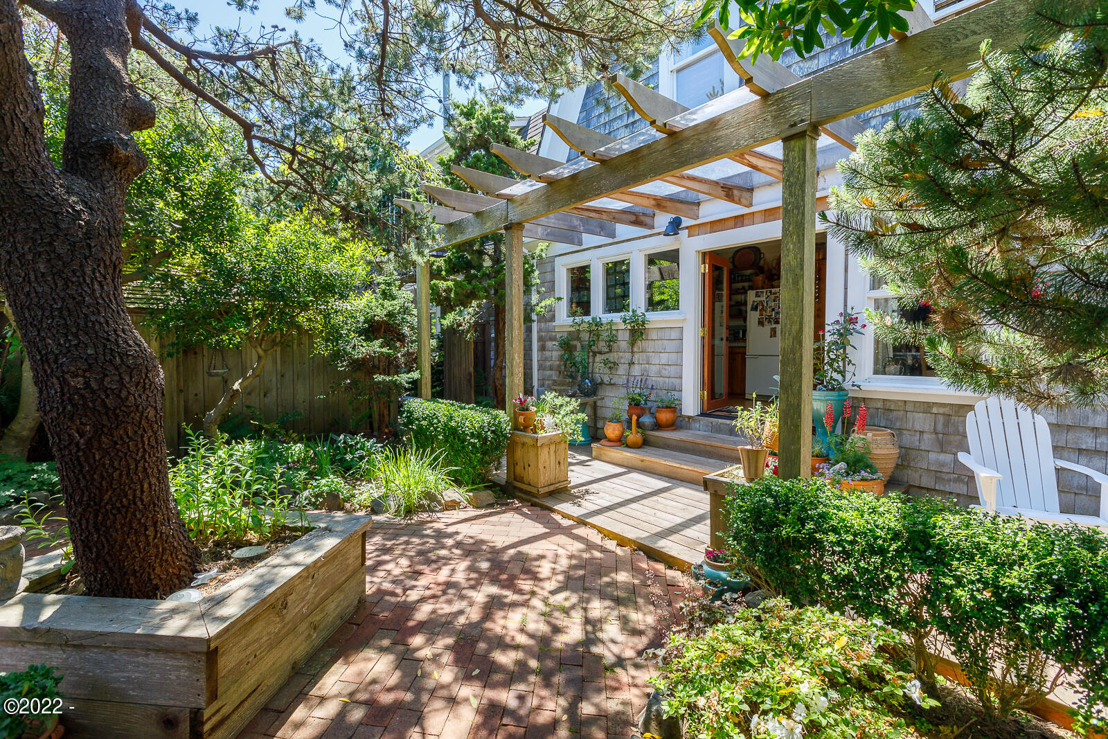 232 NW Coast Street