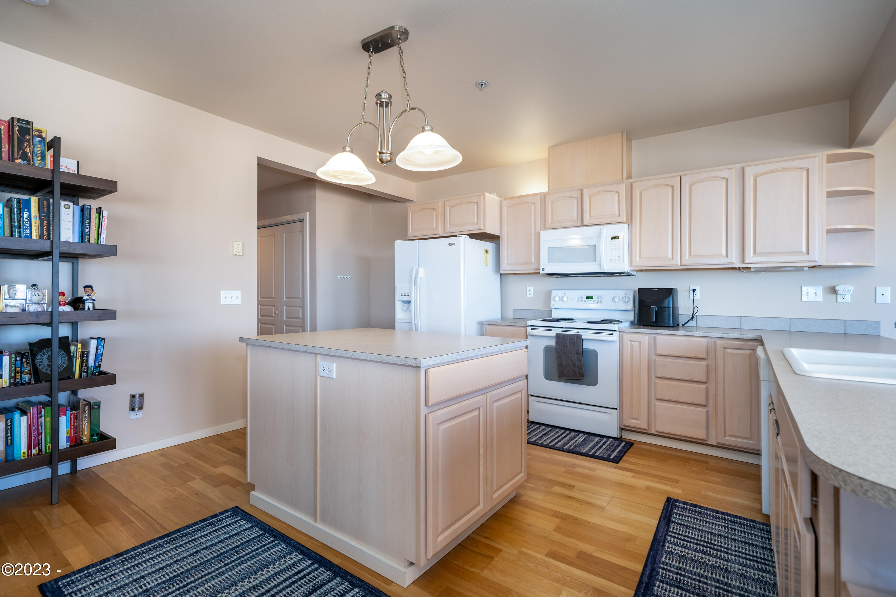 720 SW 6th Street, 201 P